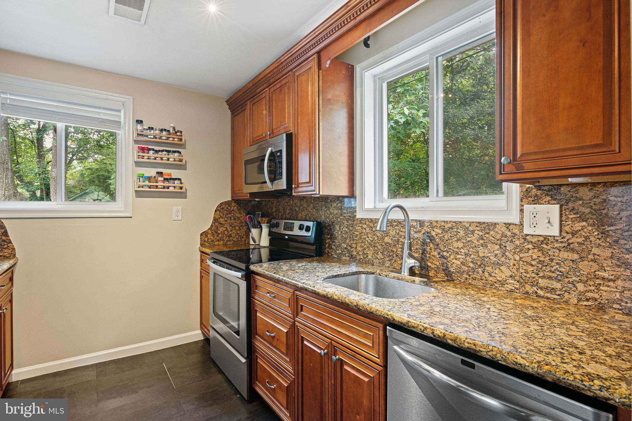 UNIVERSITY HILLS - Residential