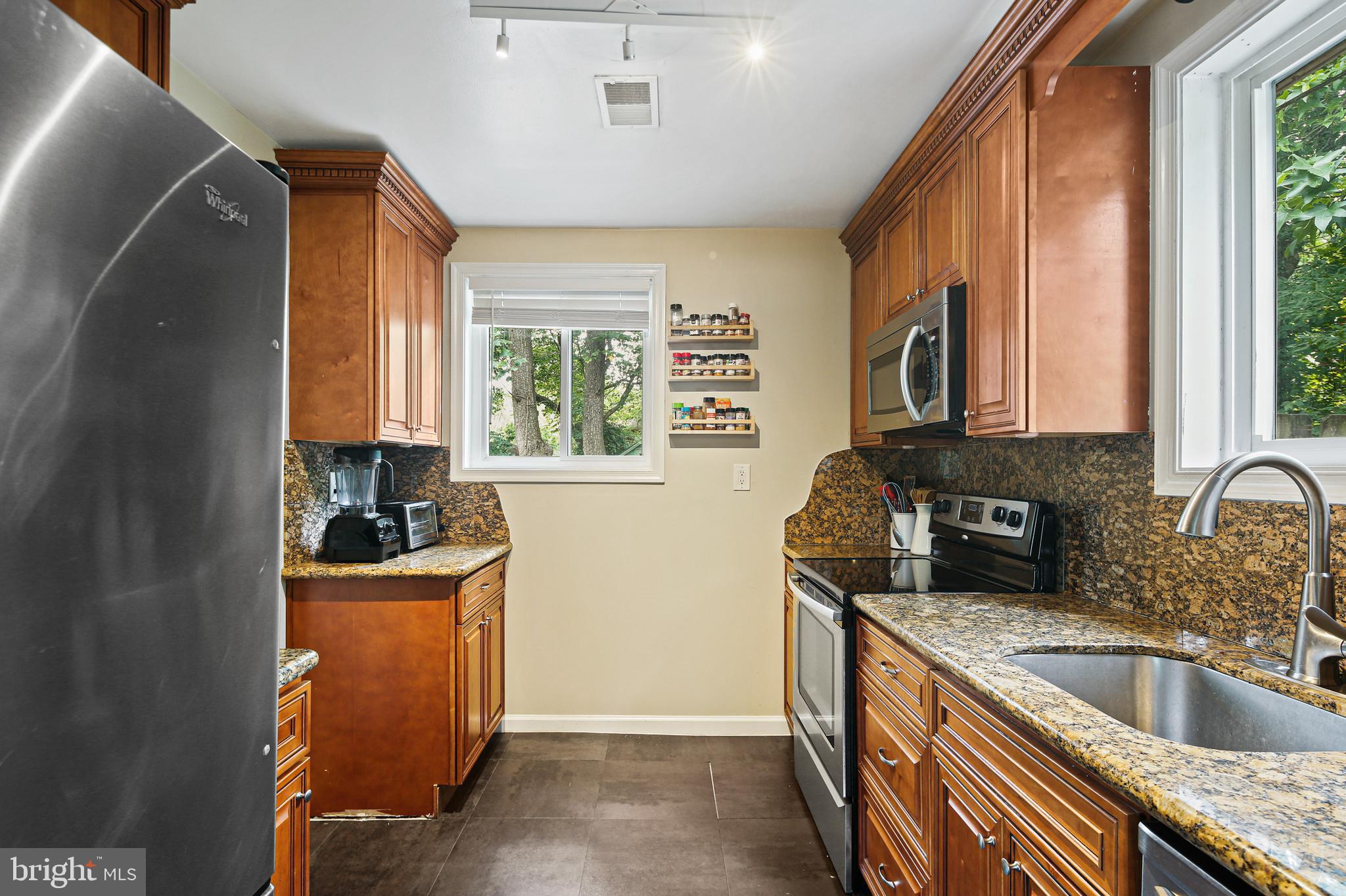 UNIVERSITY HILLS - Residential