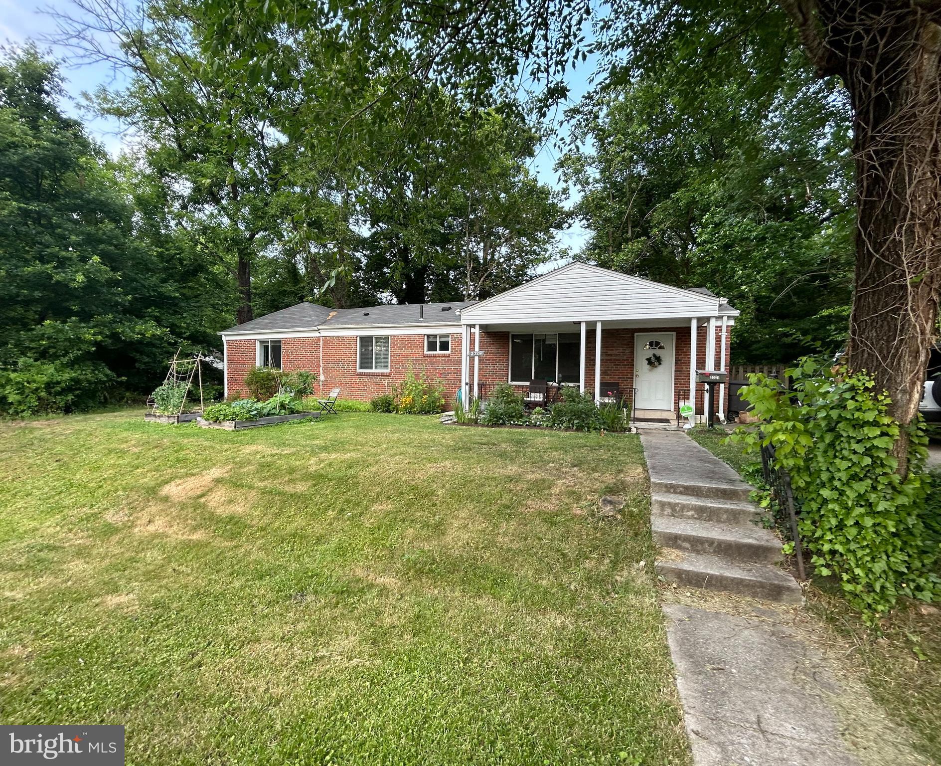 UNIVERSITY HILLS - Residential