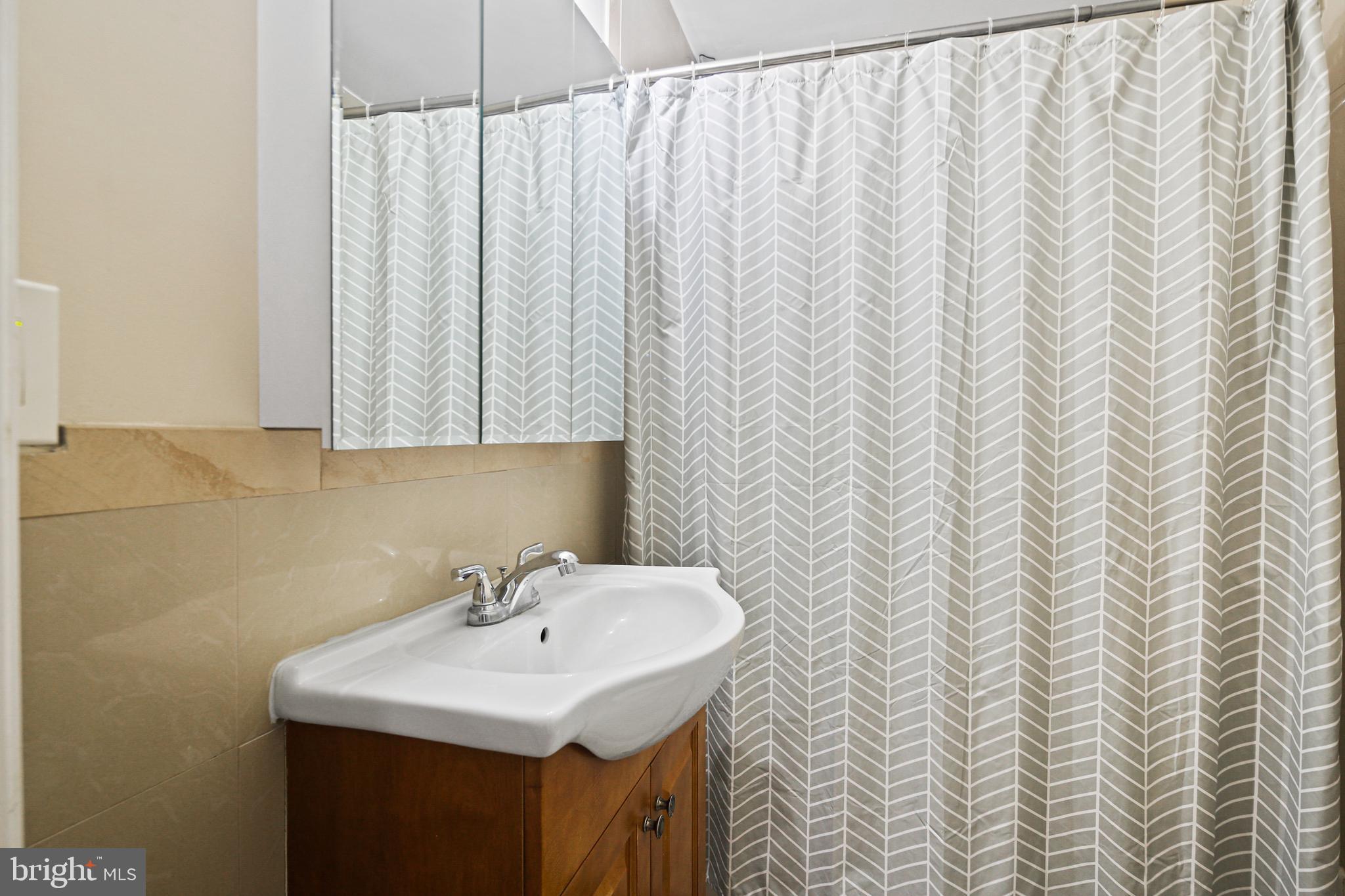 UNIVERSITY HILLS - Residential