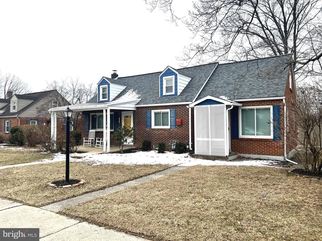 Photo of 205 Linn Street, HARRISBURG, PA 17109 (MLS # PADA2053024)