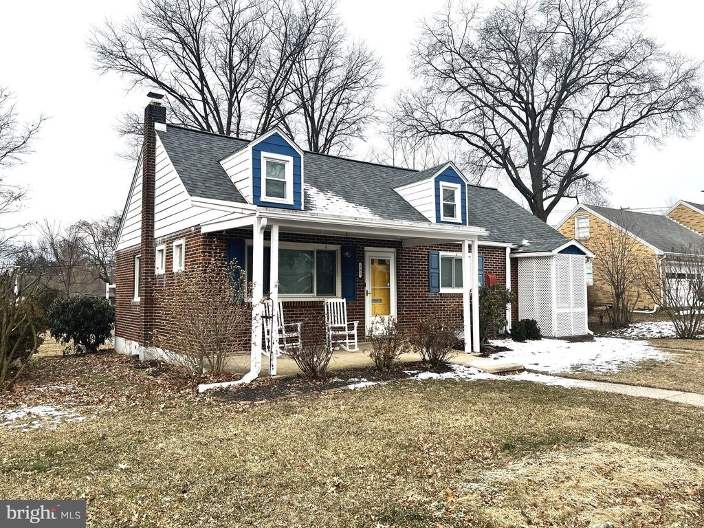 Photo of 205 Linn Street, HARRISBURG, PA 17109 (MLS # PADA2053024)