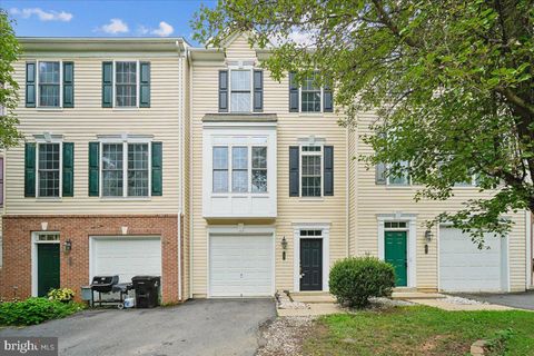 Townhouse For Rent - 843 Fairview Village Court<br/> CULPEPER, VA 22701