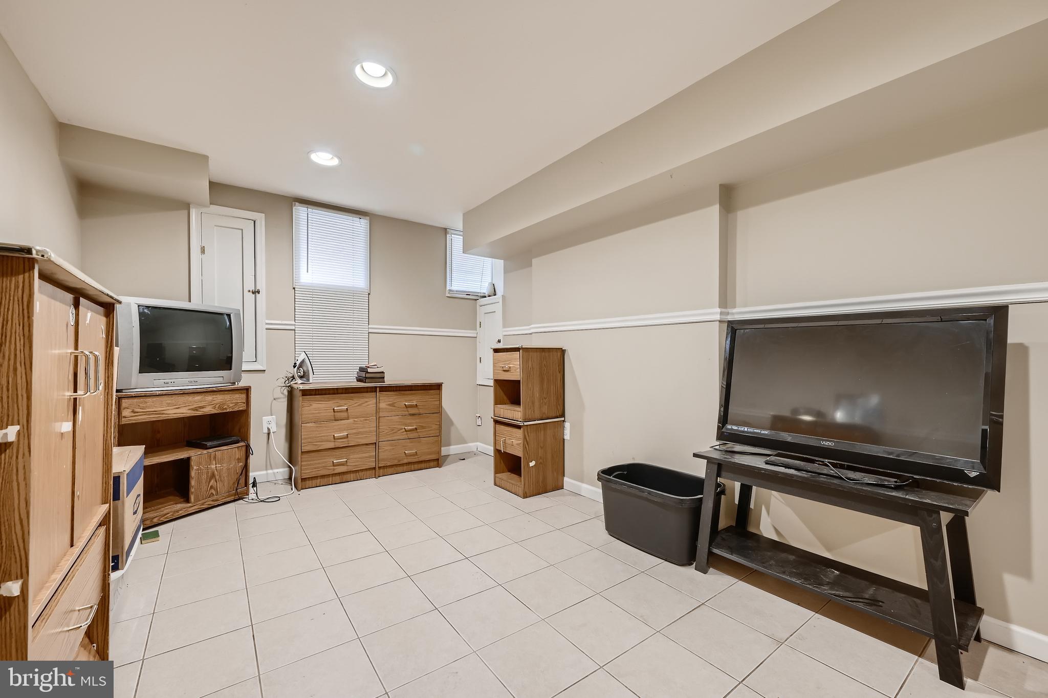 WASHINGTON VILLAGE - Residential