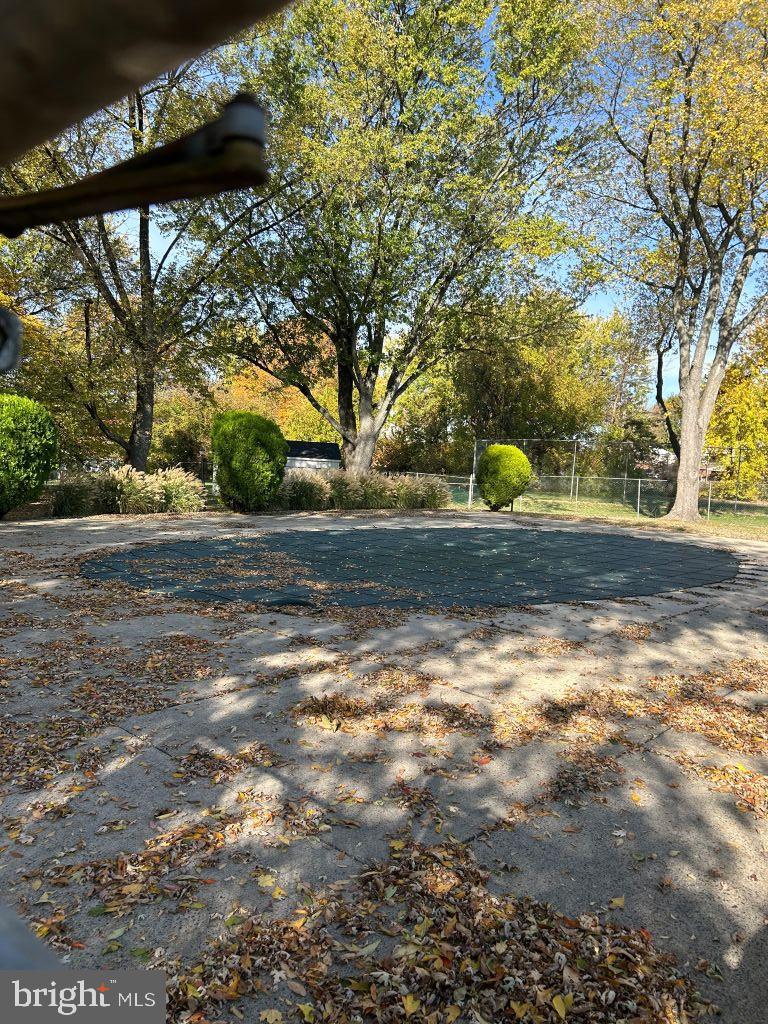 ASTON ARMS - Residential Lease