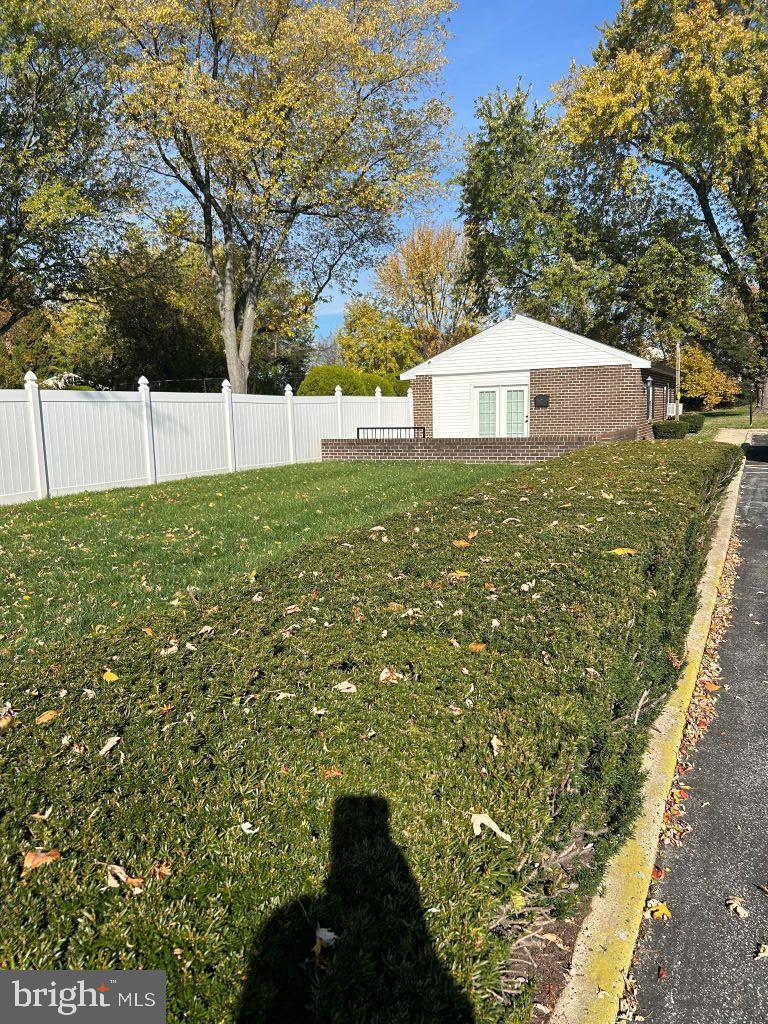 ASTON ARMS - Residential Lease