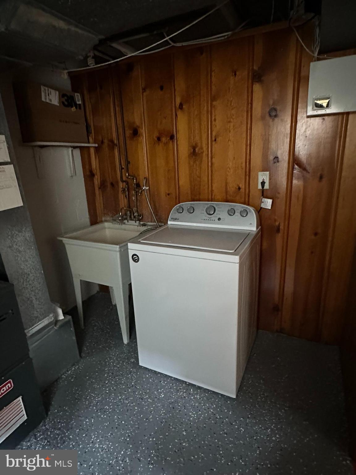 LOCH RAVEN MANOR - Residential Lease