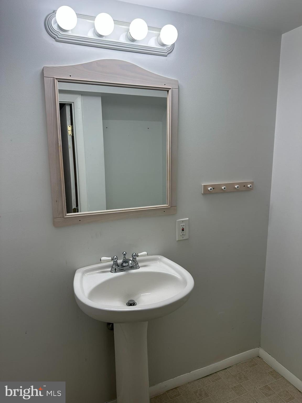 LOCH RAVEN MANOR - Residential Lease