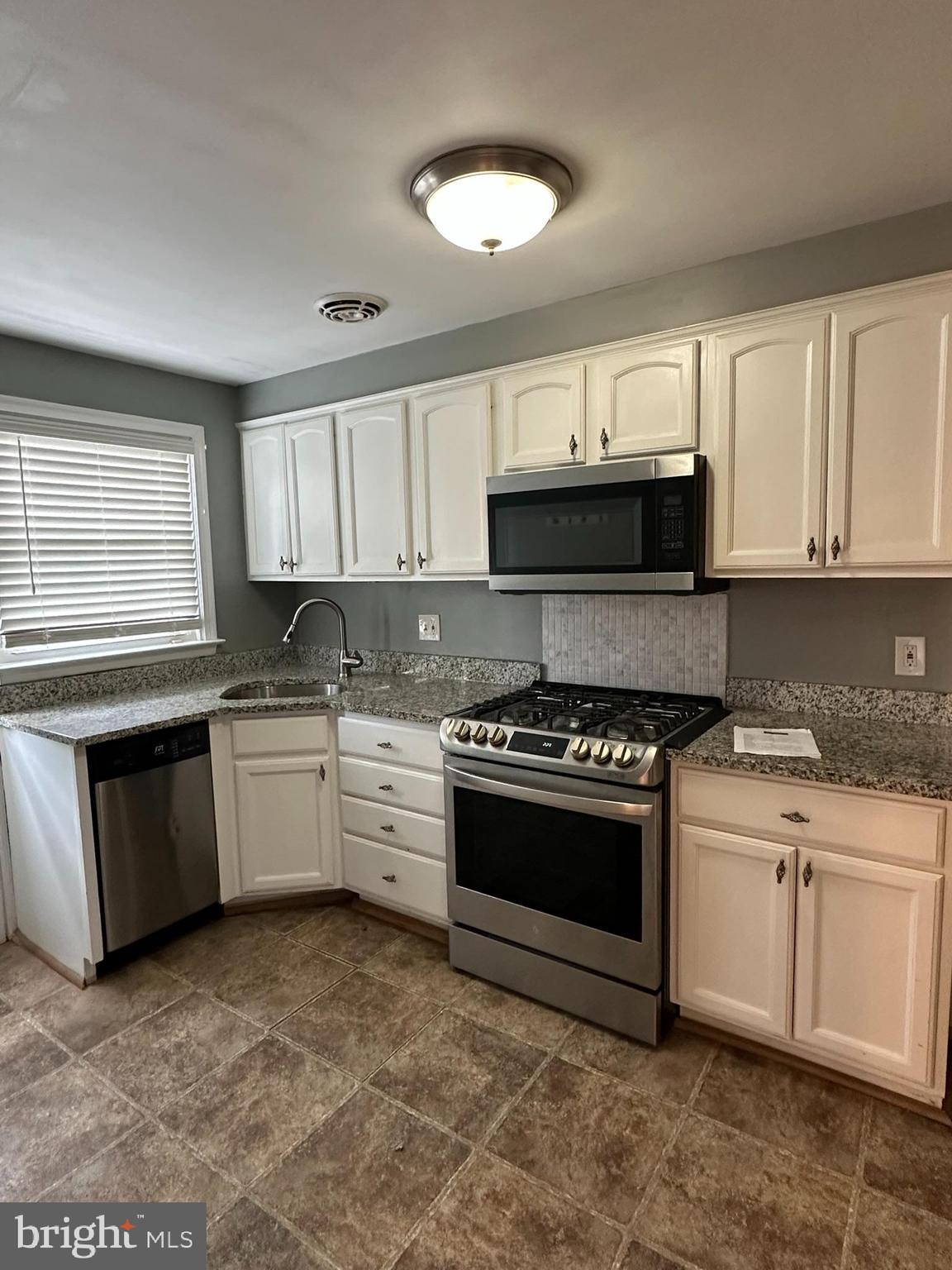 LOCH RAVEN MANOR - Residential Lease