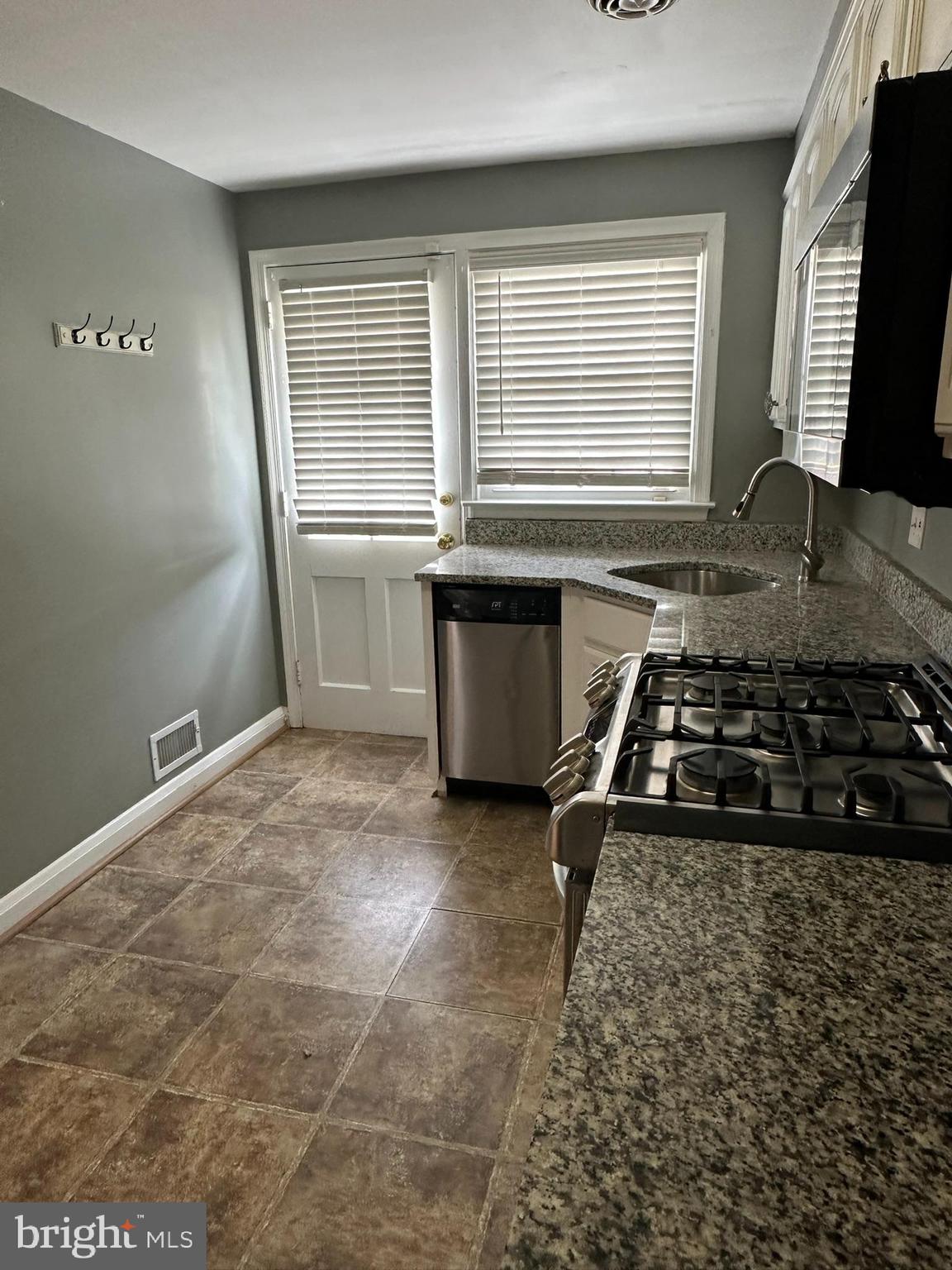 LOCH RAVEN MANOR - Residential Lease