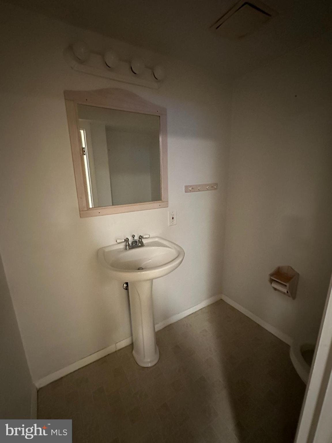 LOCH RAVEN MANOR - Residential Lease