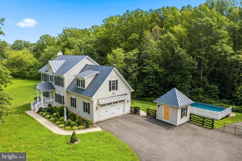 Photo of 7135 Leeds Manor Road, MARSHALL, VA 20115 (MLS # VAFQ2021304)
