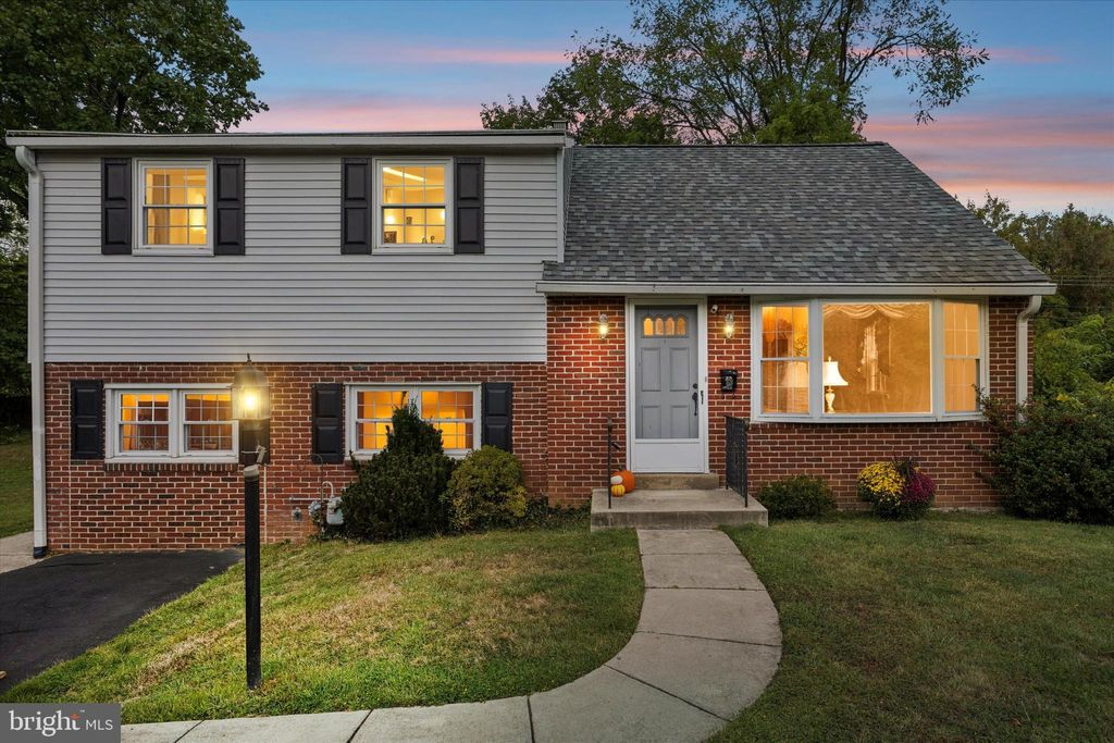 Photo of 403 Hemlock Road, FLOURTOWN, PA 19031 (MLS # PAMC2155268)