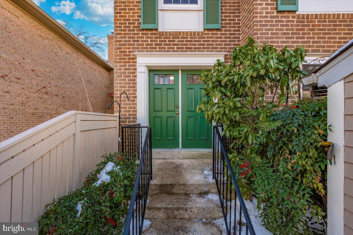 FAIRWAY ISLAND - Residential