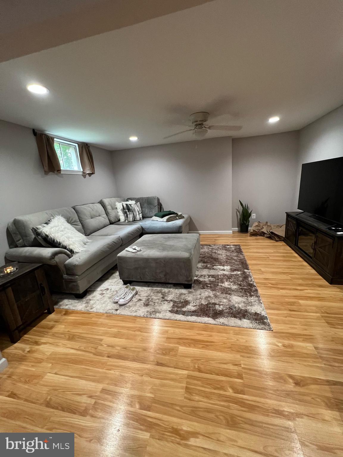 Spacious 2-Bedroom Basement Apartment – Prime Location Near PAX!
Welcome to 45554 Fore Edwards Court, Great Mills, MD 20634 – a charming and private 2-bedroom, 1-bath basement apartment offering space, style, and unbeatable convenience.
Step into a generously sized master bedroom with a walk-in closet, a second versatile bedroom, and a large kitchen outfitted with sleek stainless steel appliances—perfect for cooking, entertaining, or simply relaxing at home.
Located just 2.5 miles from the PAX Naval Air Station and right around the corner from shopping centers, restaurants, and grocery stores, this apartment puts you close to everything while offering the peace and comfort of a quiet neighborhood.
Features Include: Utilities included in monthly rent