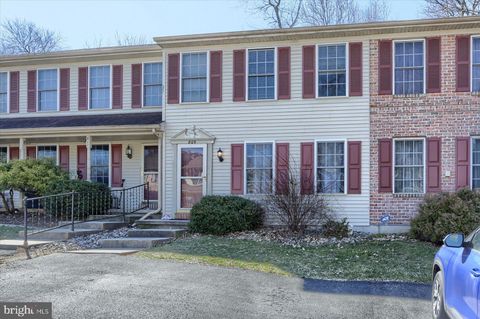 Photo of 809 ROCKWOOD DR, ELIZABETHTOWN, PA 17022 (MLS # PALA2032376)