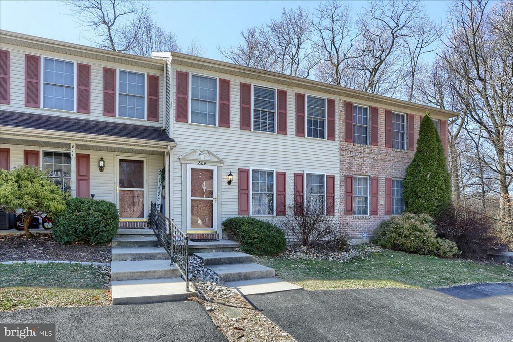 Photo of 809 ROCKWOOD DR, ELIZABETHTOWN, PA 17022 (MLS # PALA2032376)