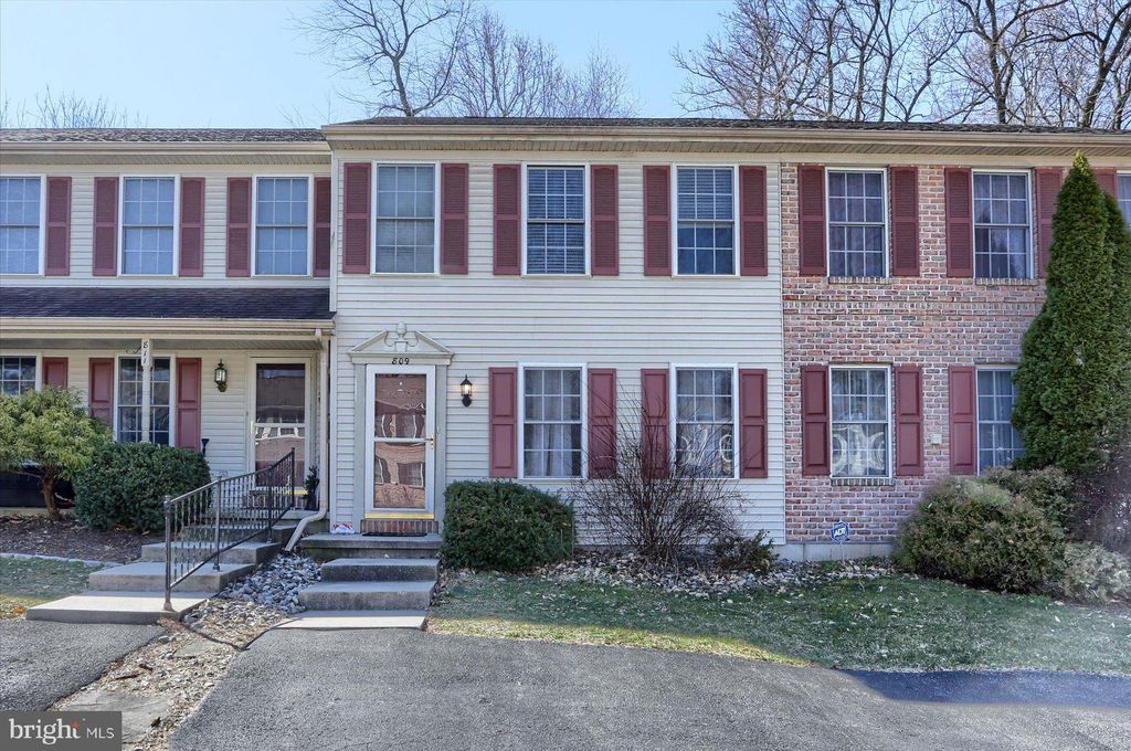 Photo of 809 ROCKWOOD DR, ELIZABETHTOWN, PA 17022 (MLS # PALA2032376)