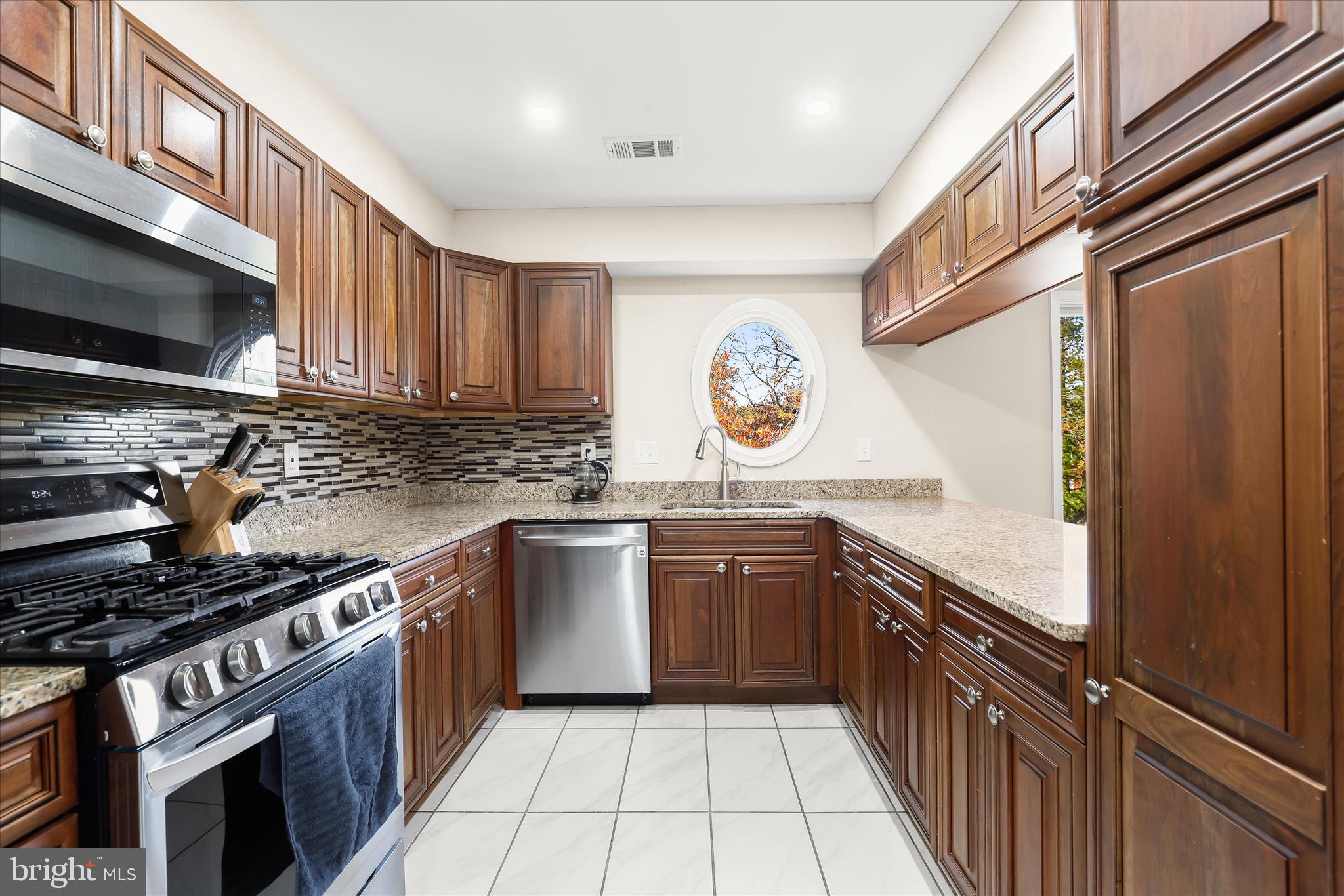 HOMELAND SOUTHWAY - Residential