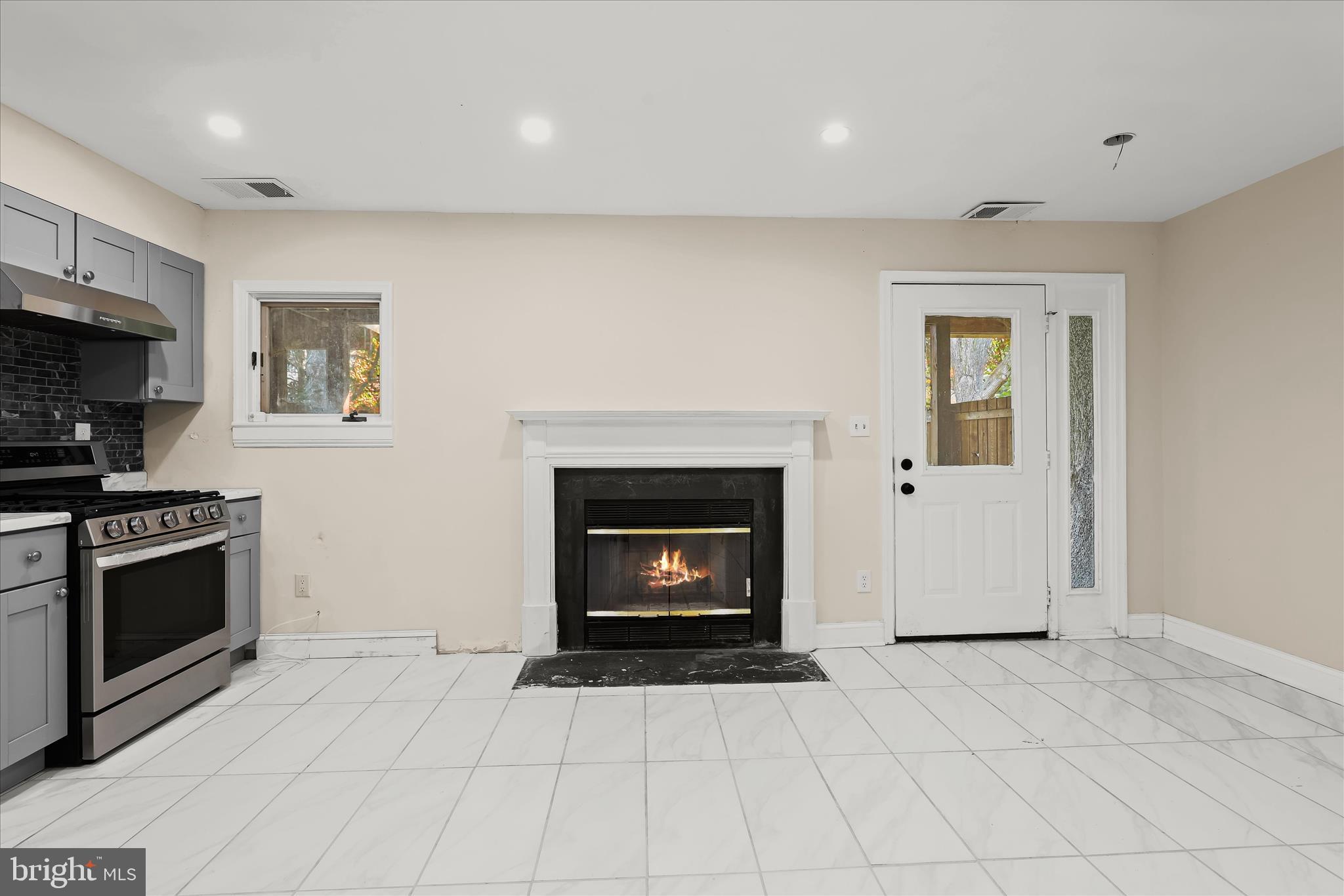 HOMELAND SOUTHWAY - Residential