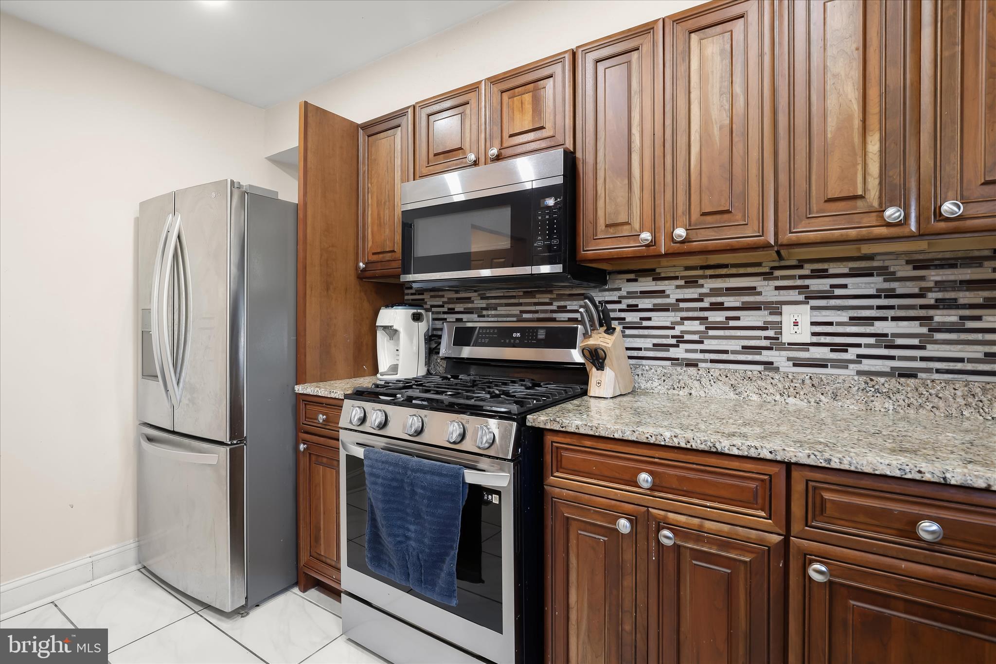 HOMELAND SOUTHWAY - Residential