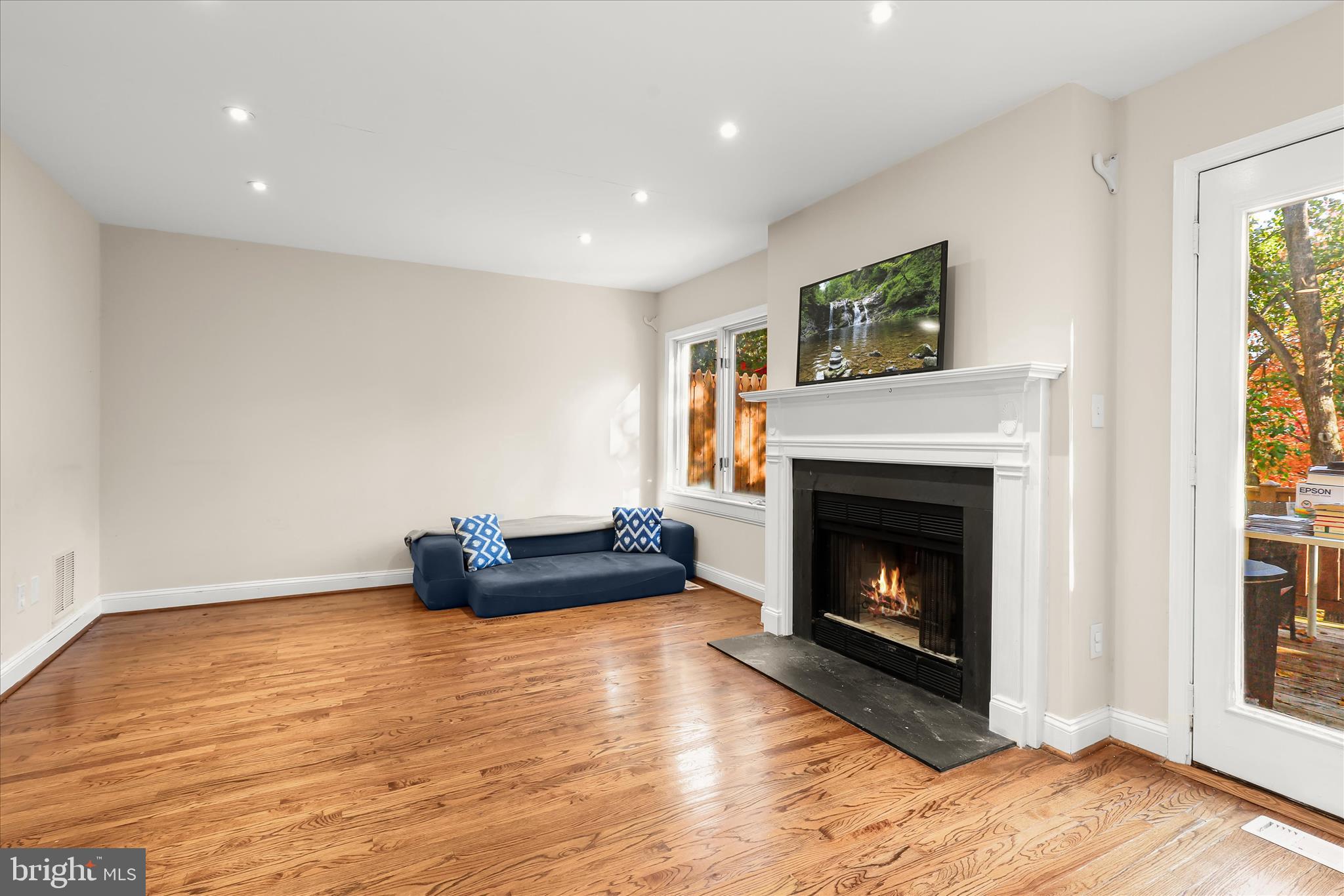 HOMELAND SOUTHWAY - Residential