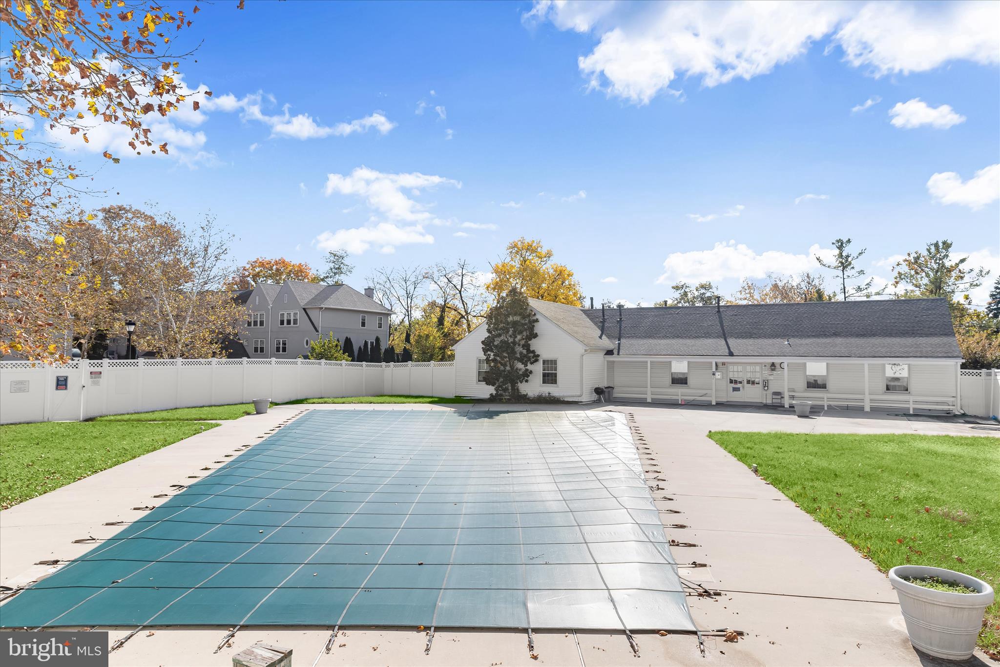 HOMELAND SOUTHWAY - Residential