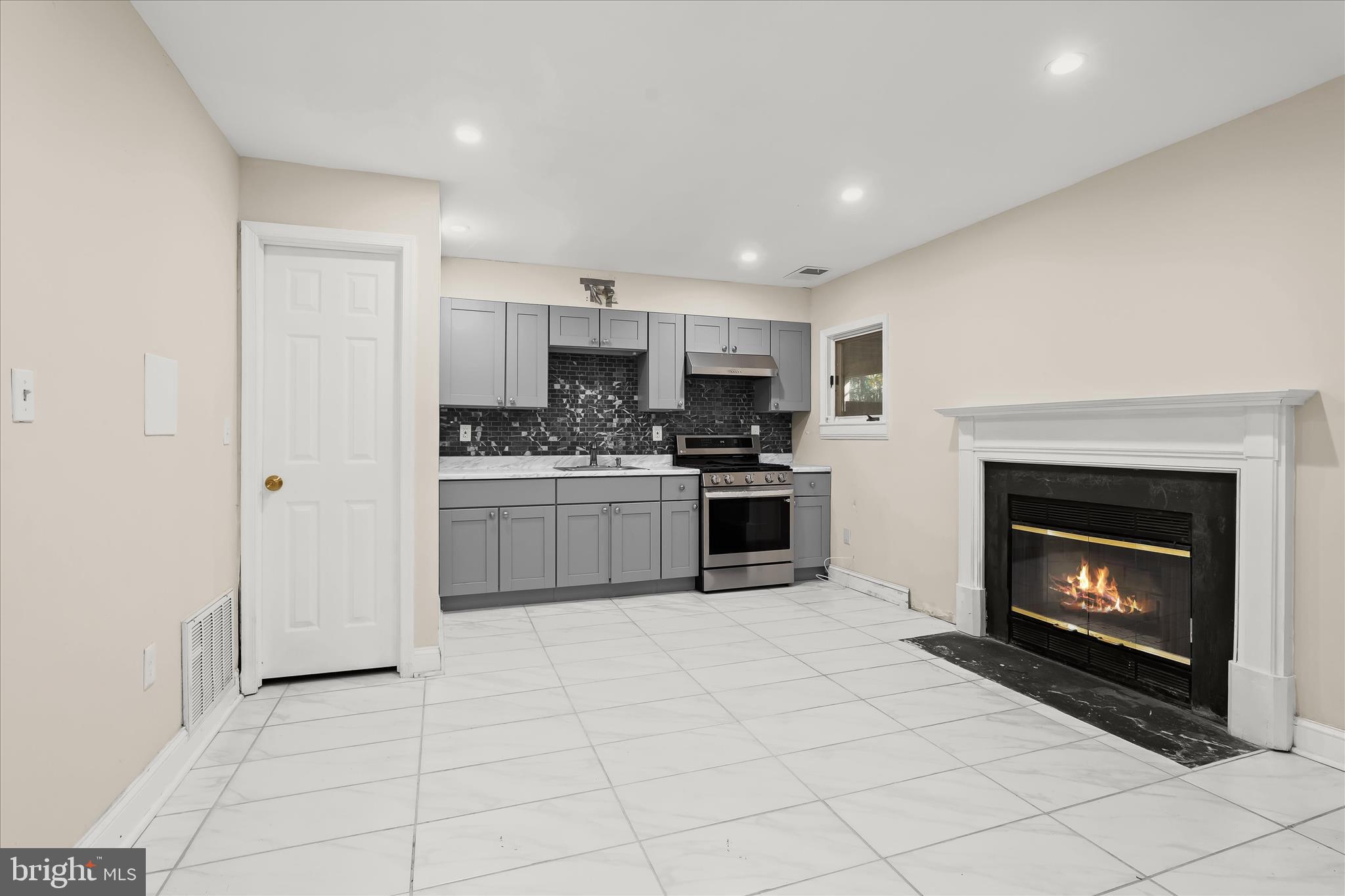 HOMELAND SOUTHWAY - Residential