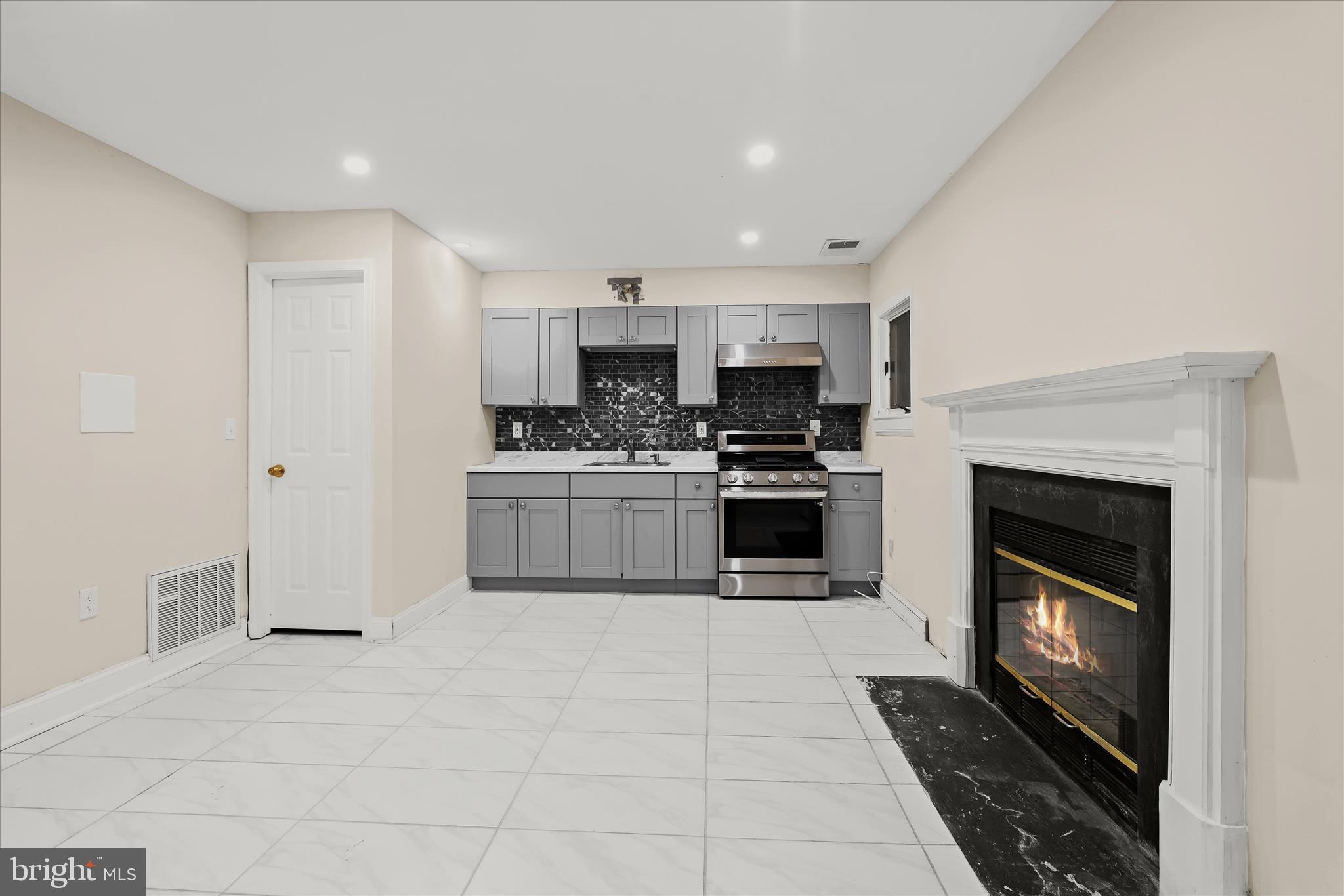 HOMELAND SOUTHWAY - Residential