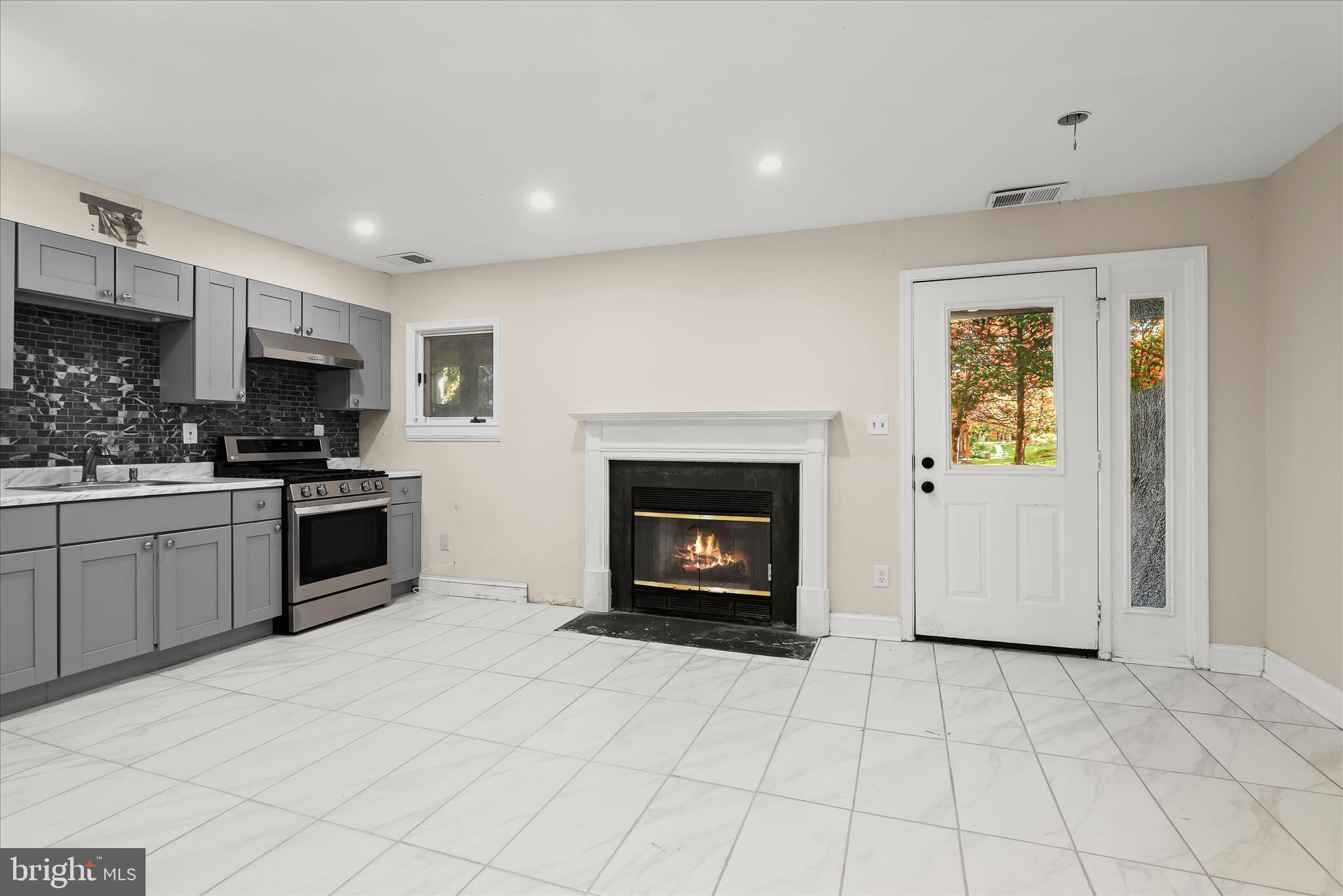 HOMELAND SOUTHWAY - Residential