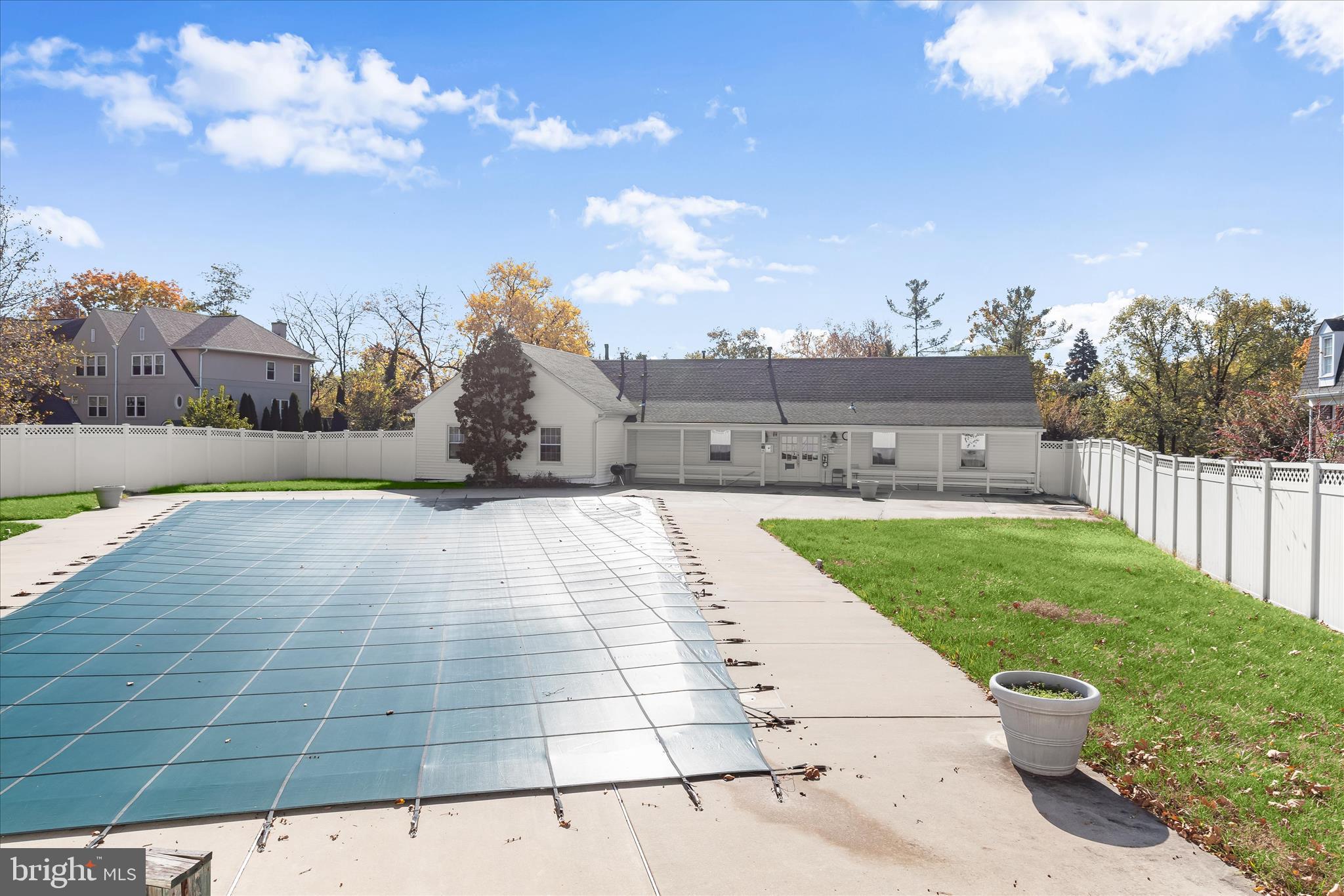 HOMELAND SOUTHWAY - Residential