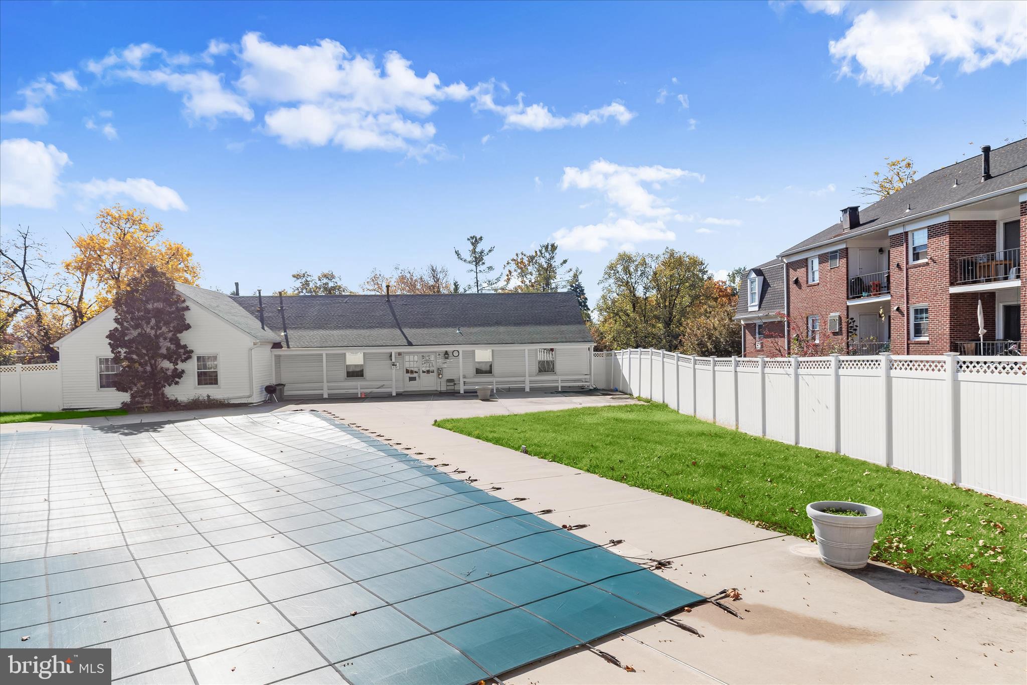 HOMELAND SOUTHWAY - Residential