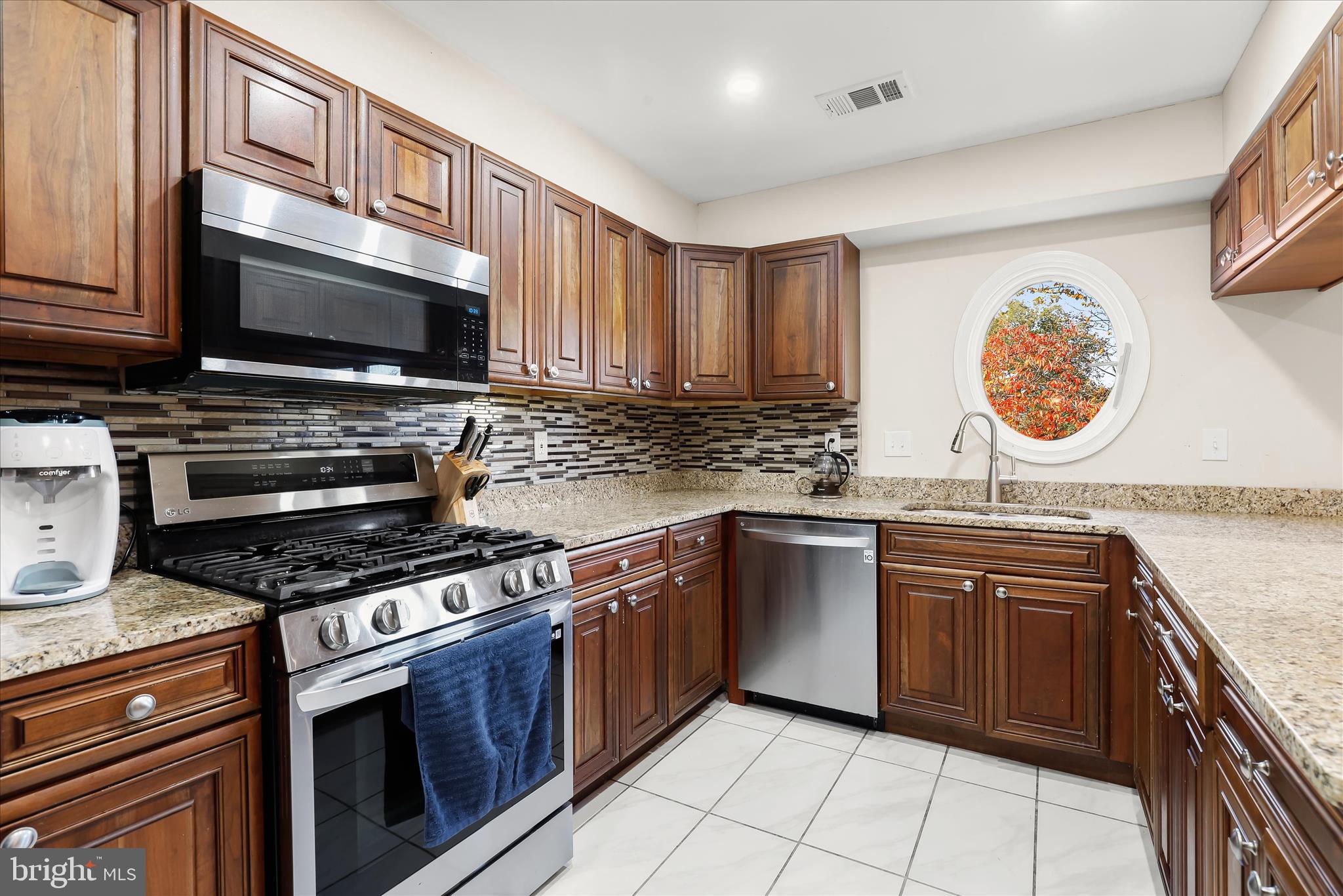 HOMELAND SOUTHWAY - Residential