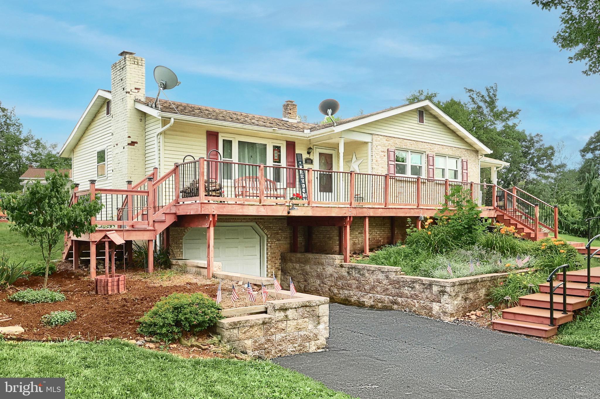 400 FAIRWAY DRIVE