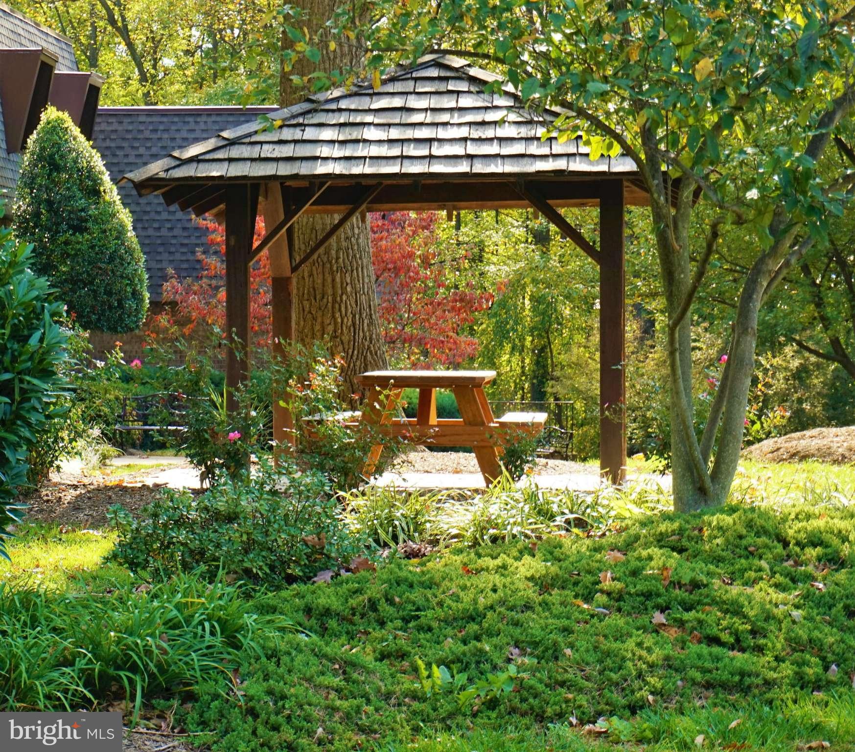 VANTAGE HILL - Residential