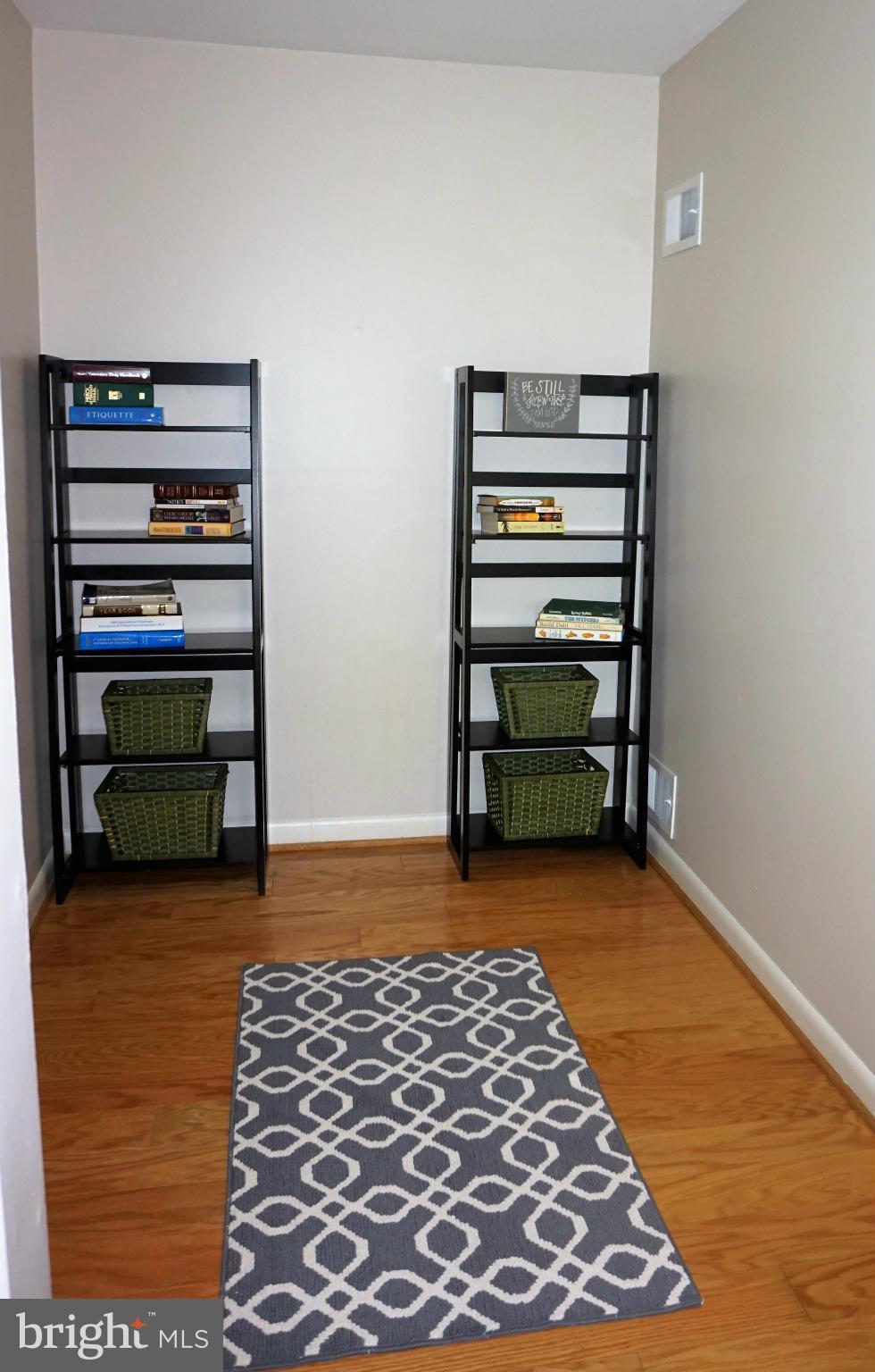 VANTAGE HILL - Residential