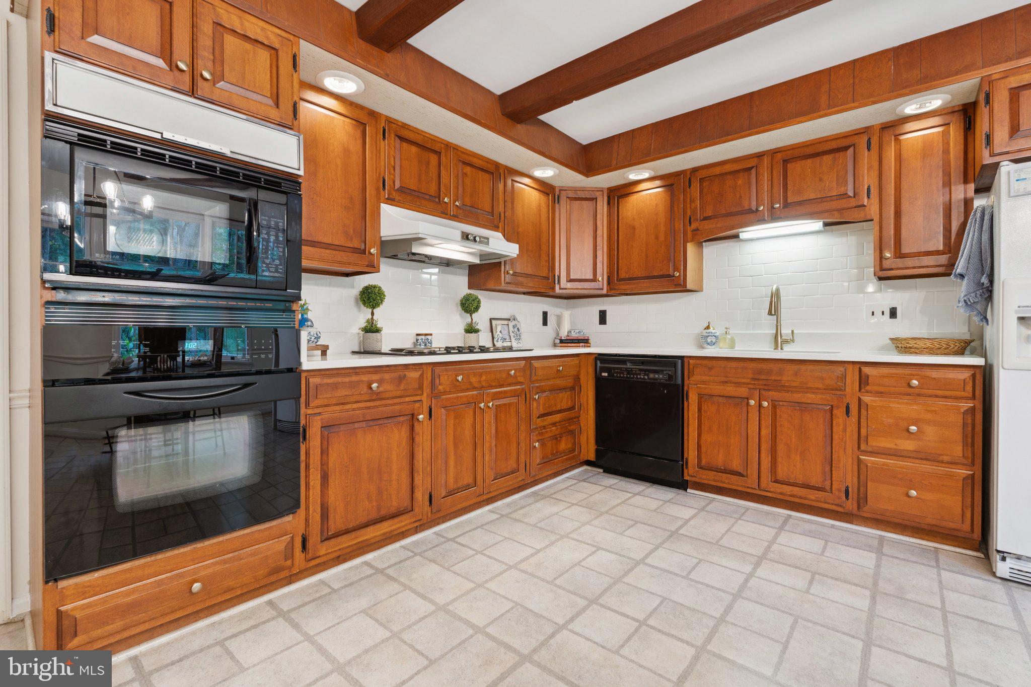 25 GOSHEN COURT