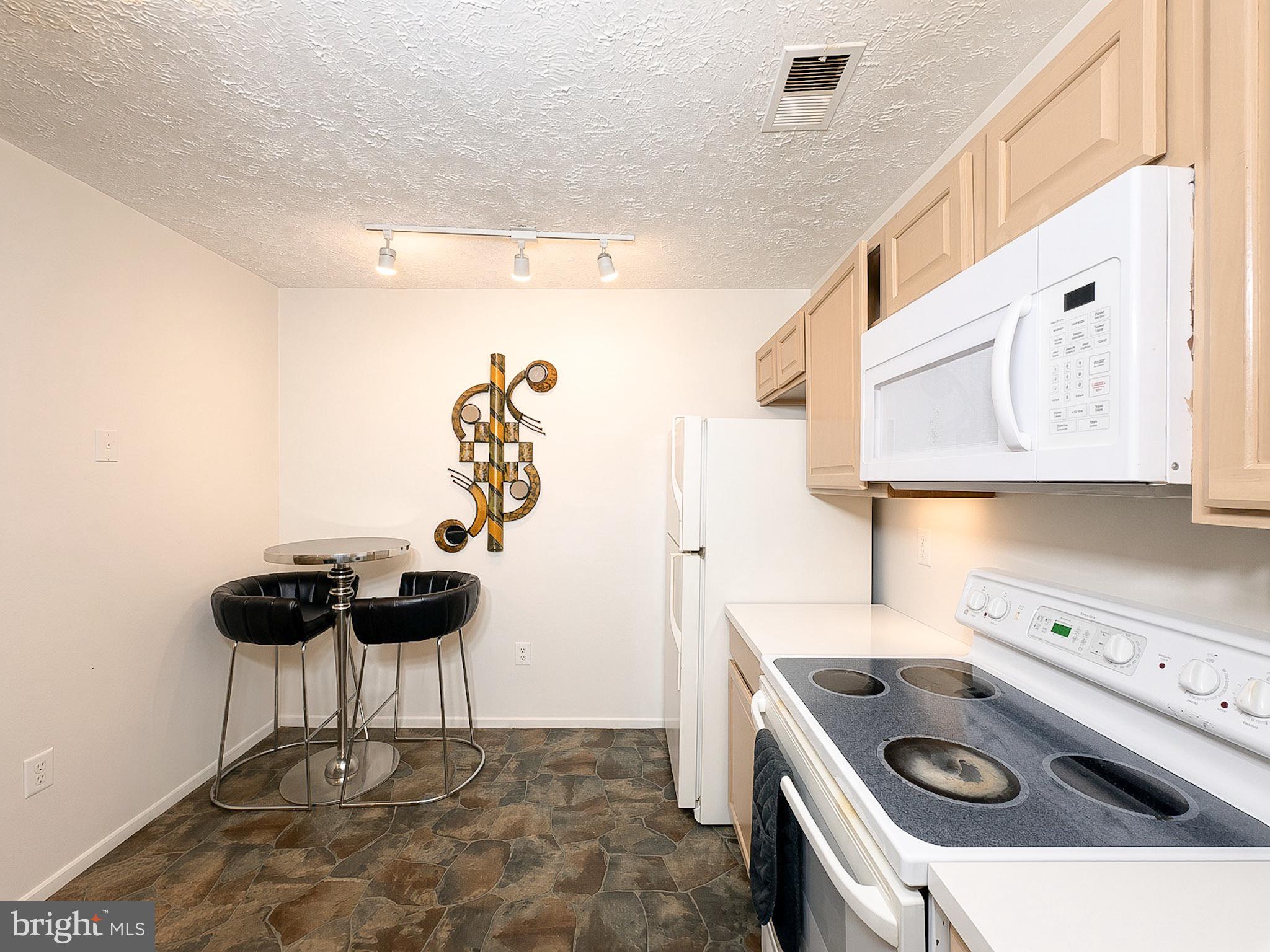 1006 DORSET DRIVE