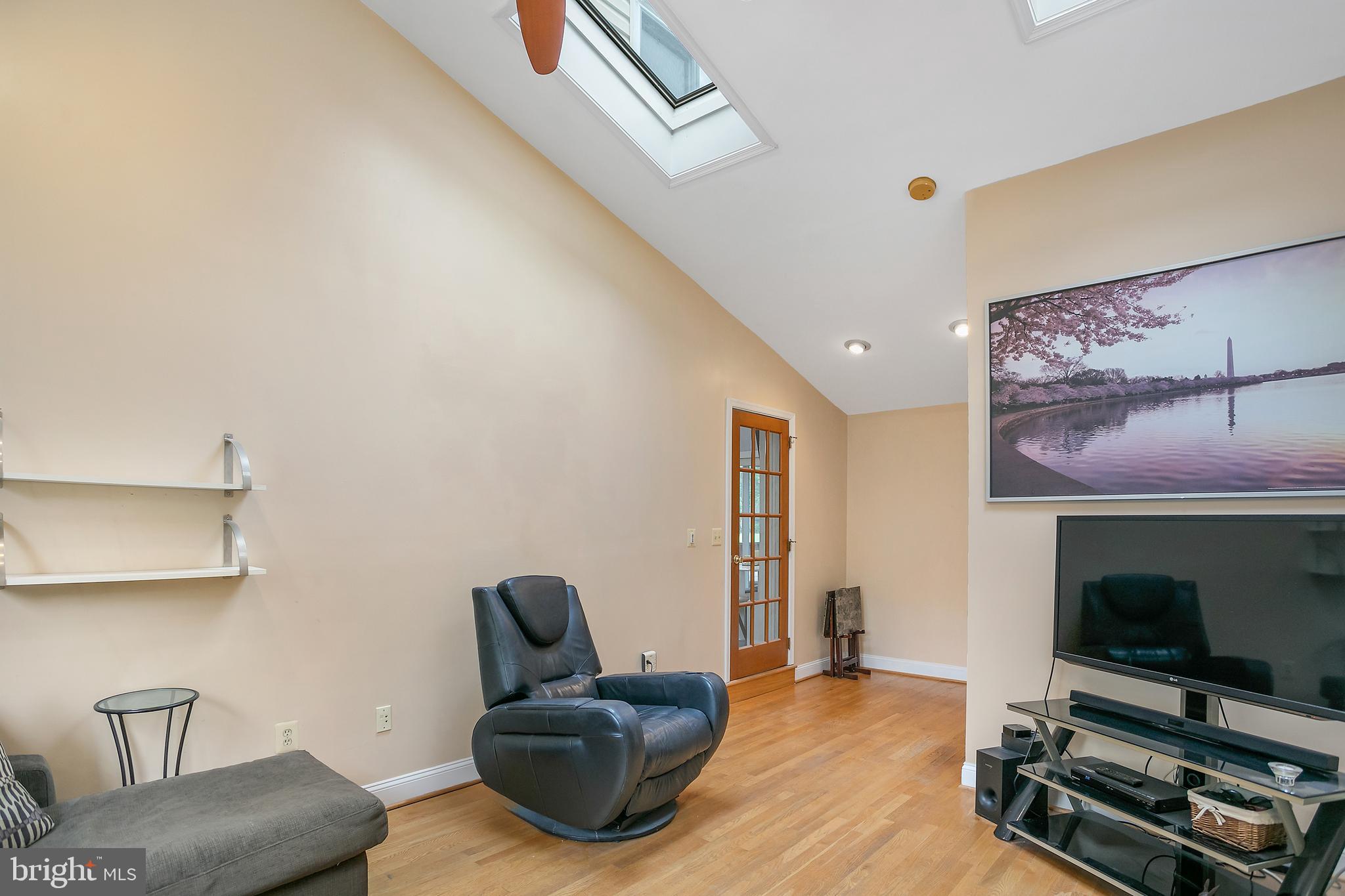 LYNBROOK - Residential Lease