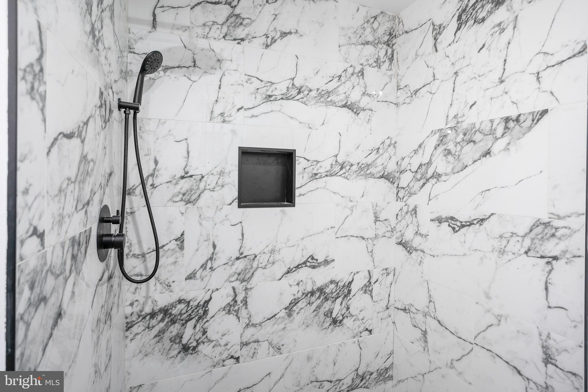 LYNBROOK - Residential Lease