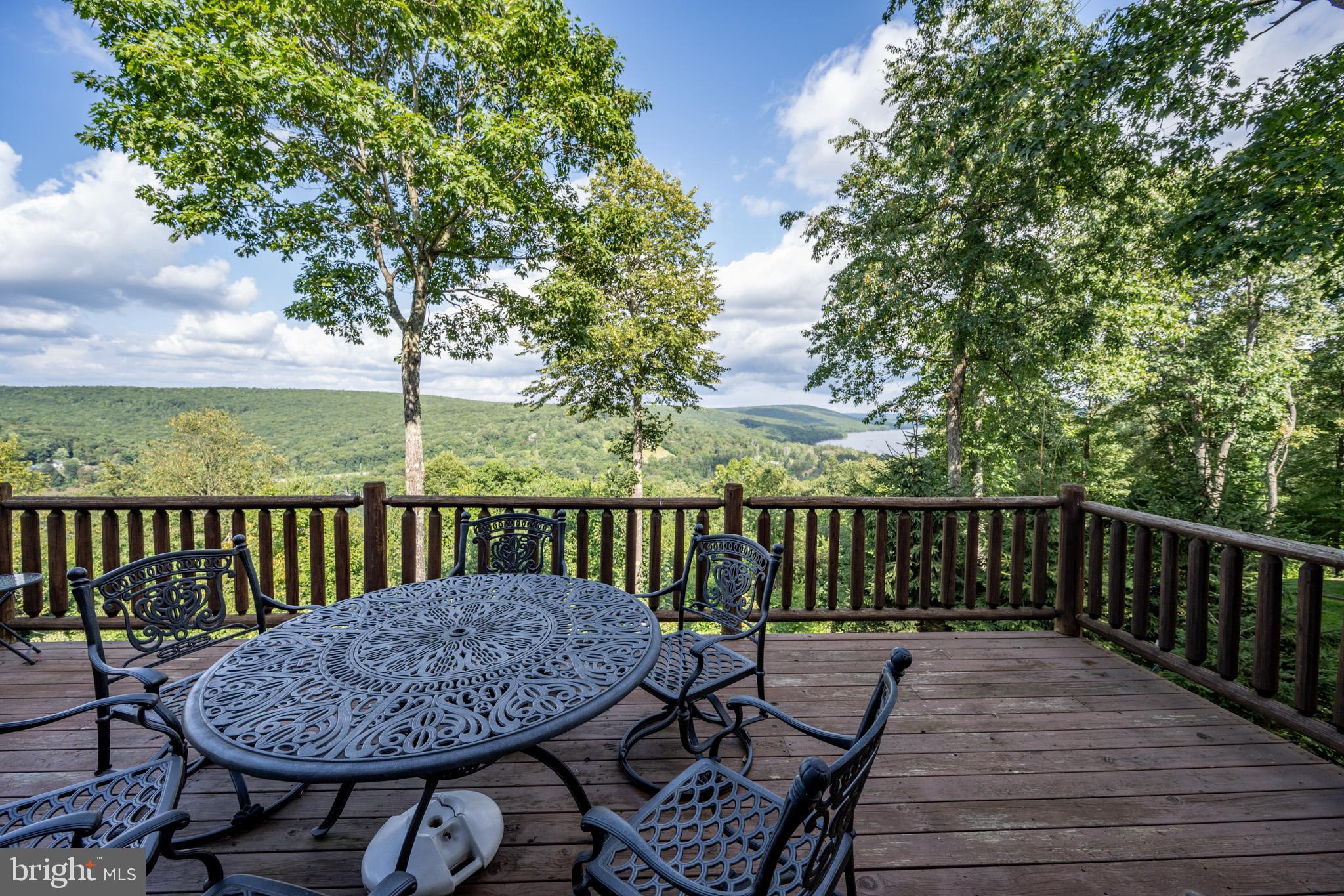 DEEP CREEK HIGHLANDS - Residential