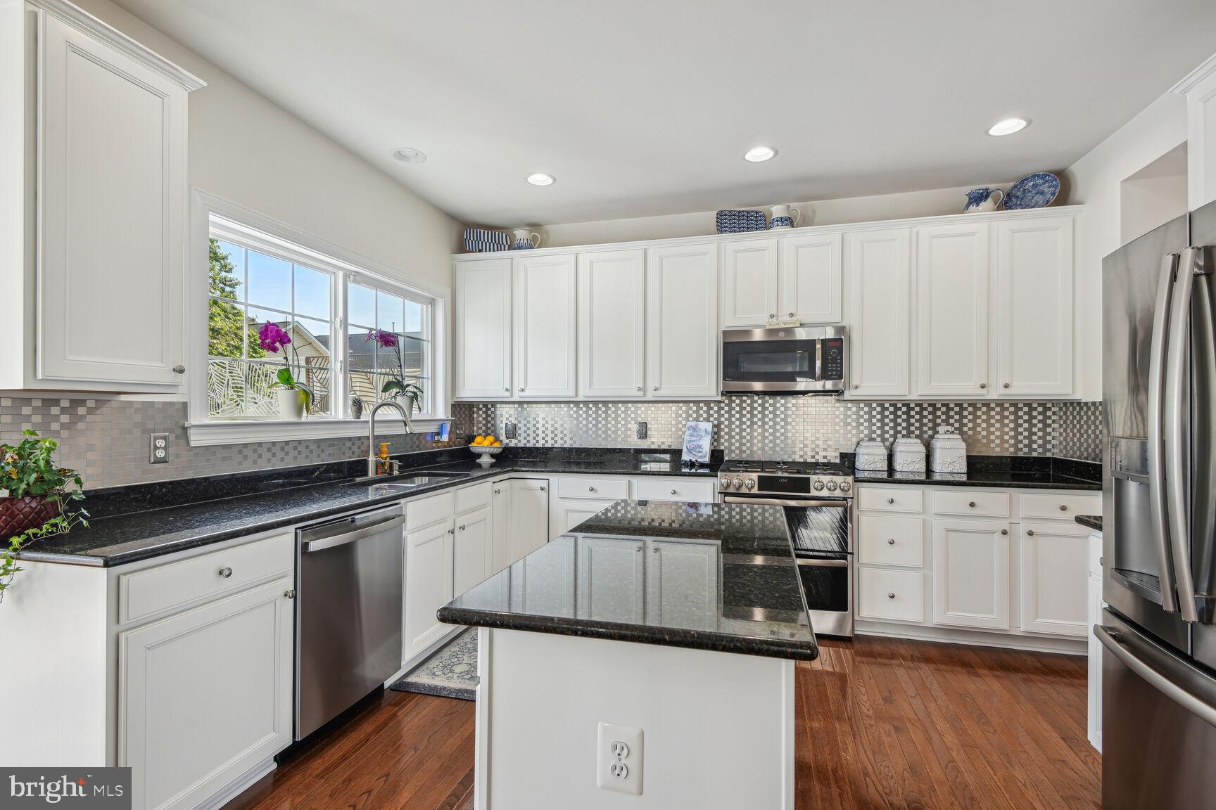 MONTICELLO - Residential