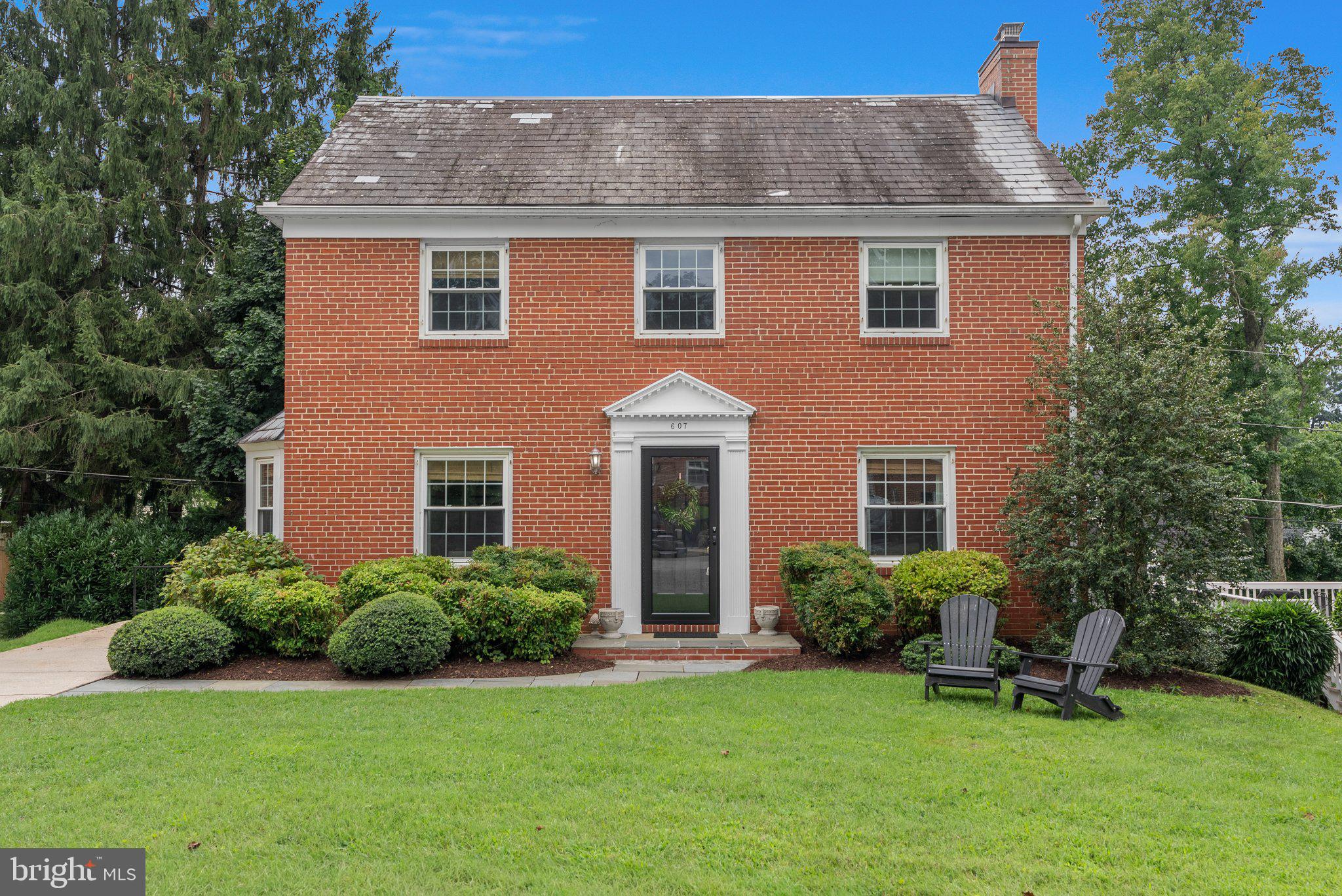 607 WOODBINE TERRACE