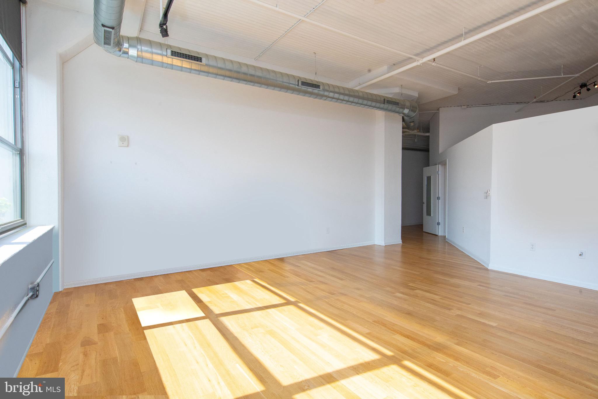 2200 ARCH STREET 28 1105