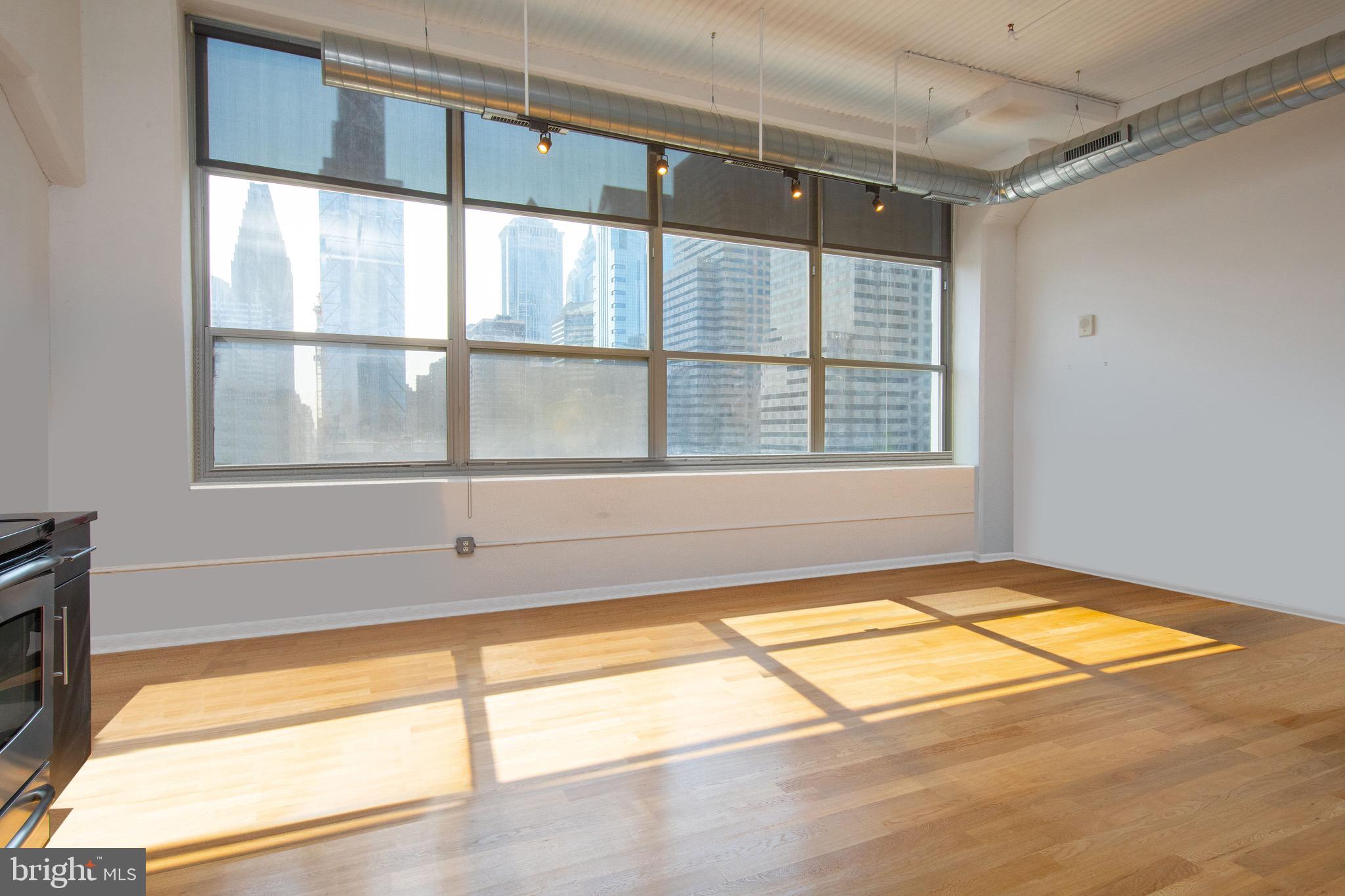 2200 ARCH STREET 28 1105