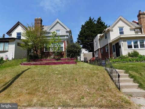 Townhouse For Sale - 233 W Albemarle Avenue<br/> LANSDOWNE, PA 19050