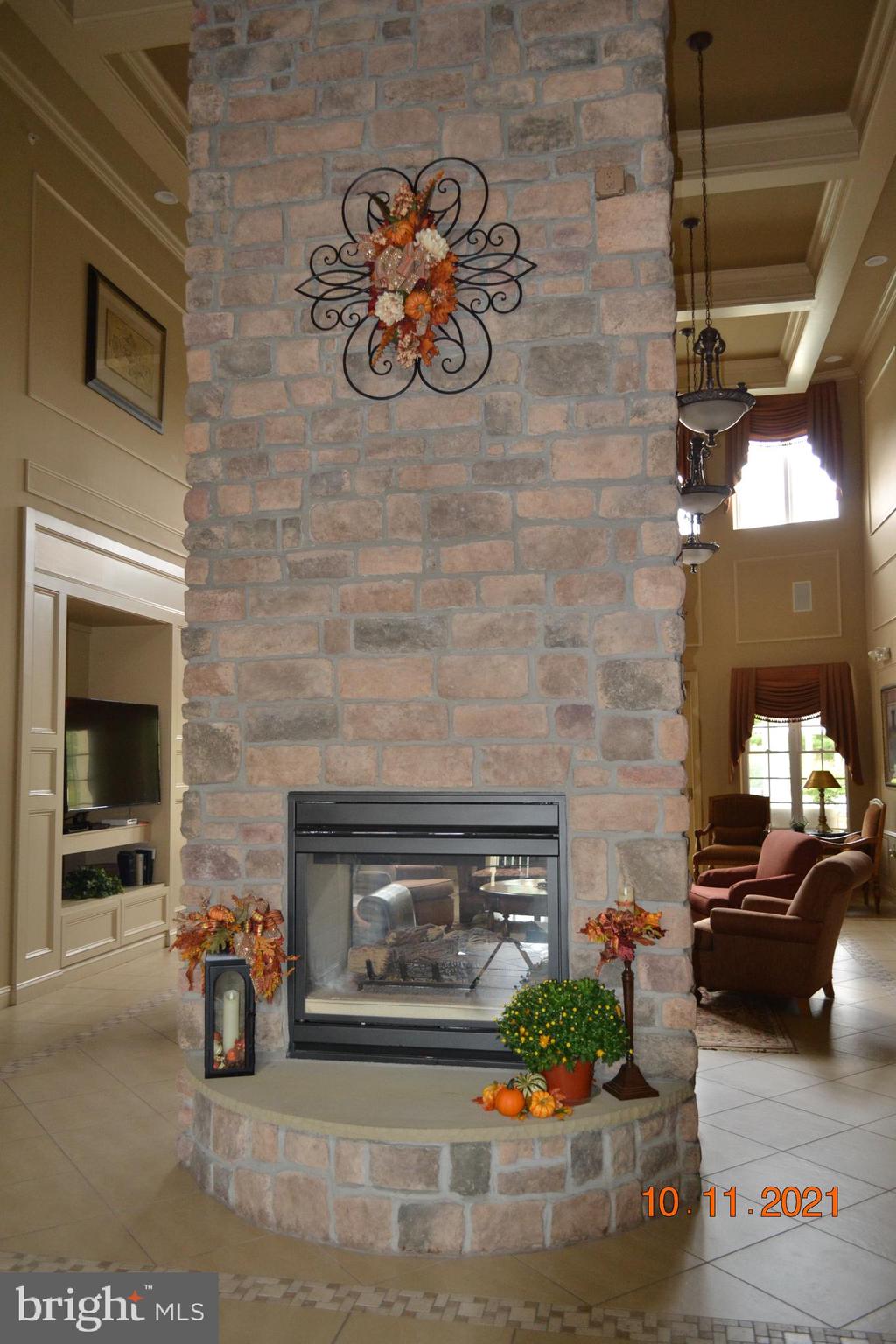 CREEKSIDE - Residential