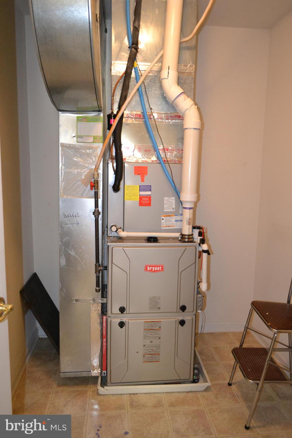 CREEKSIDE - Residential