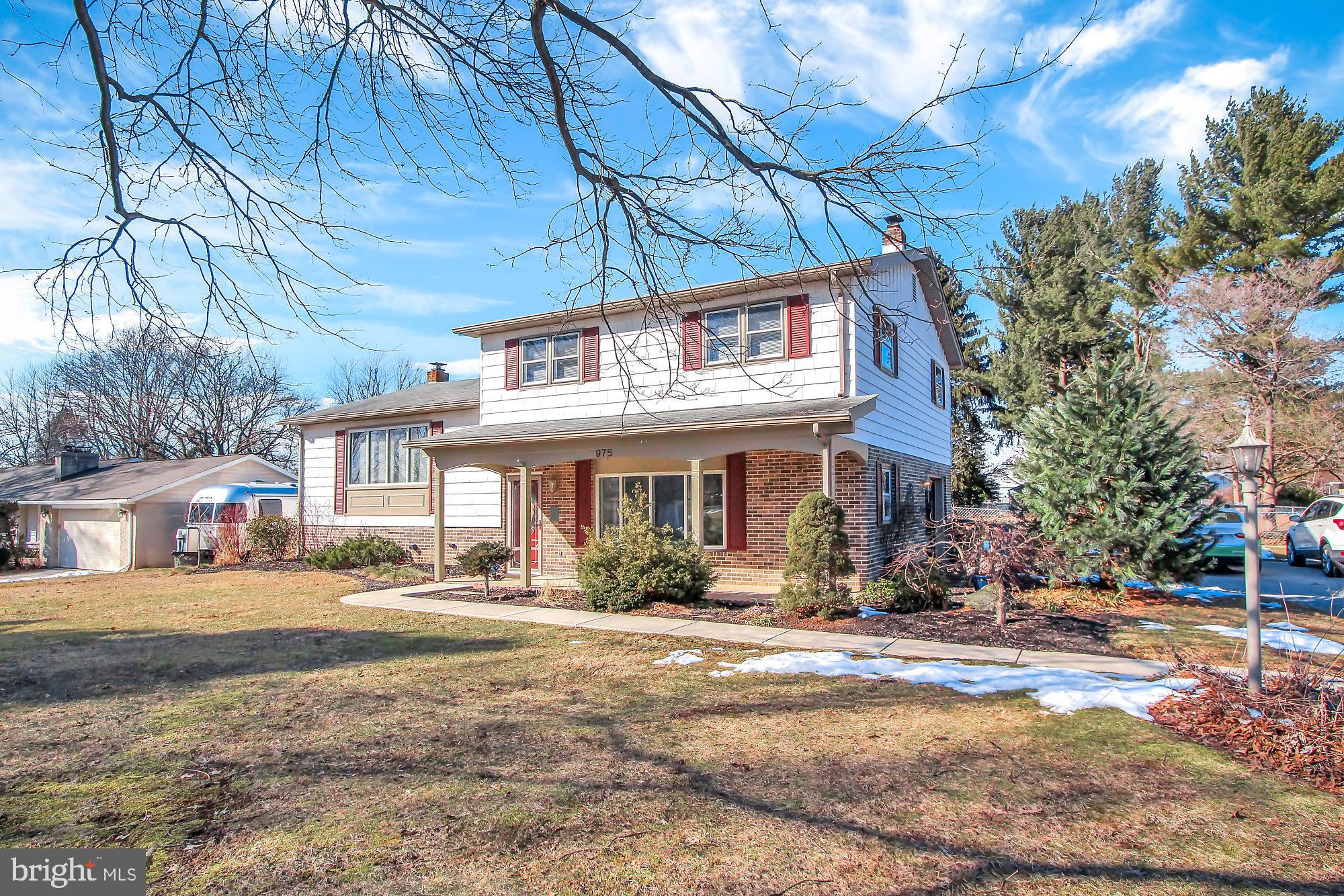 OUTDOOR COUNTRY CLUB - Residential