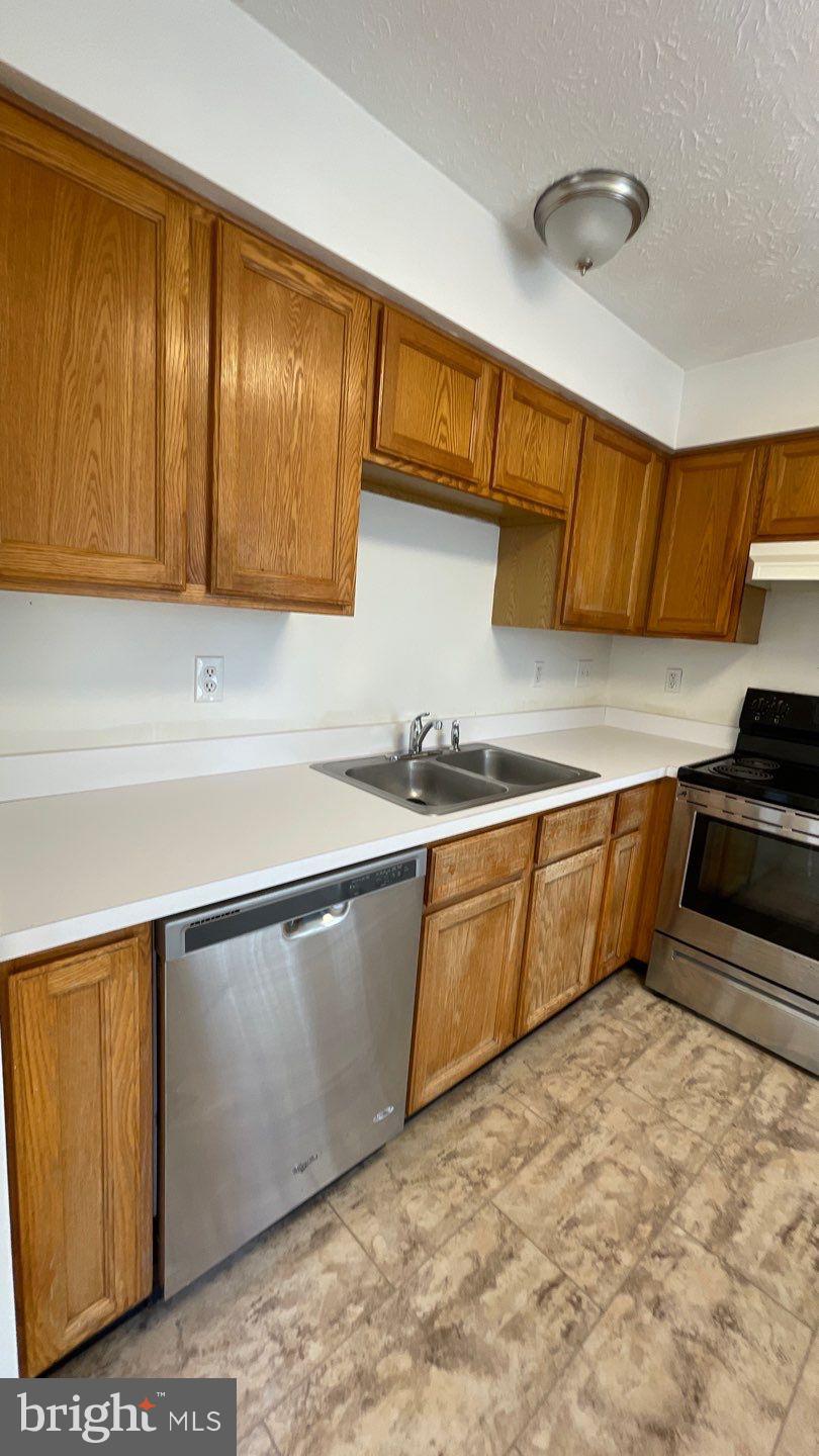 WYNDEMERE - Residential Lease